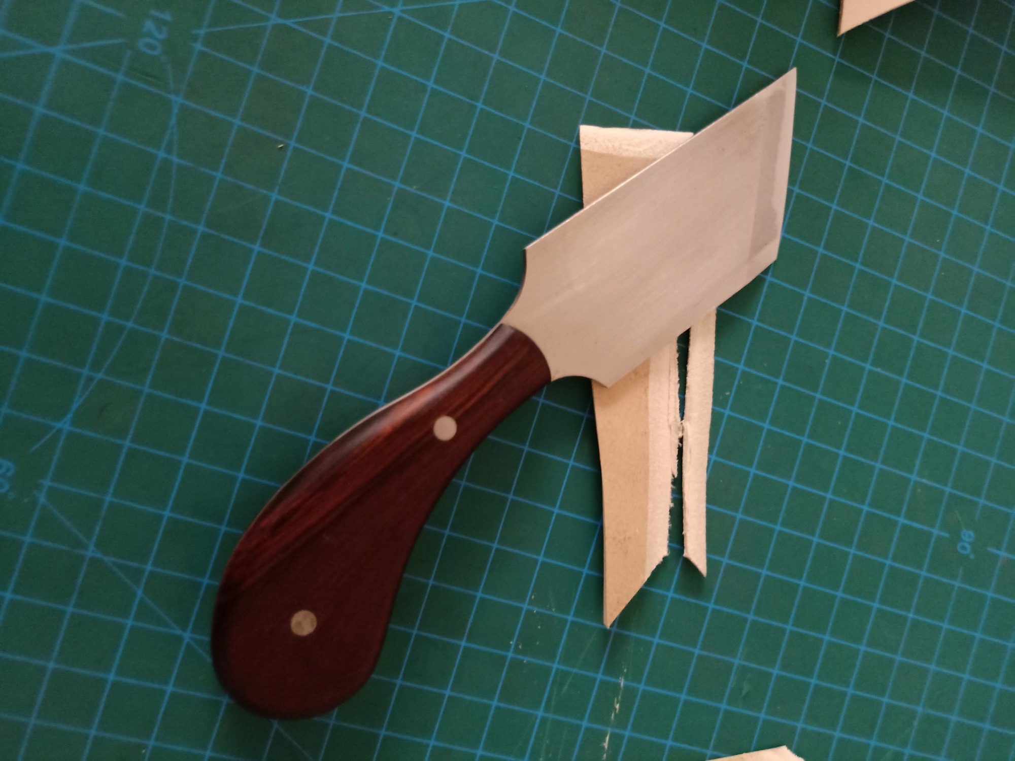 KL Full-Tang Rosewood Skiving Knife
