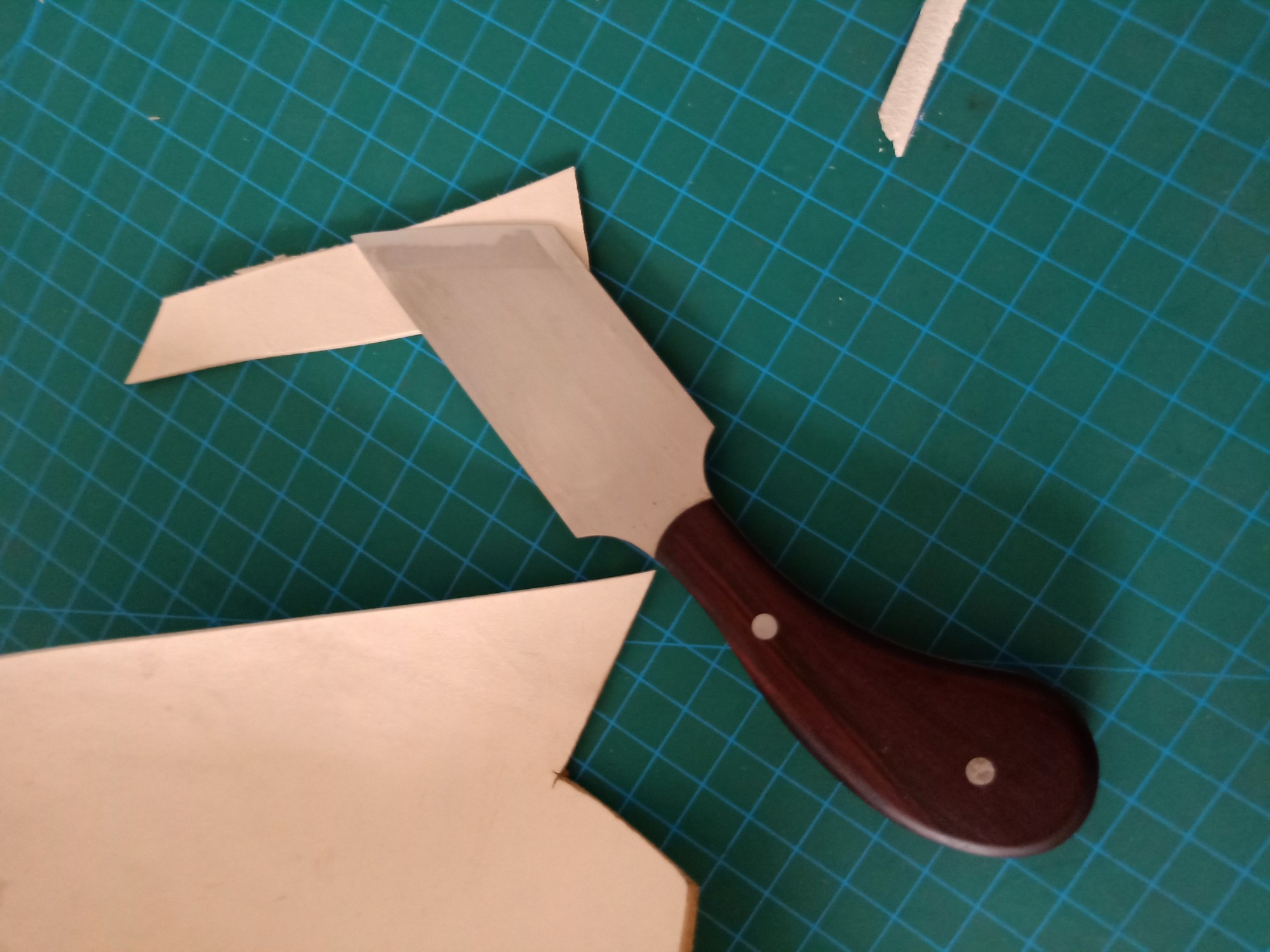 KL Full-Tang Rosewood Skiving Knife