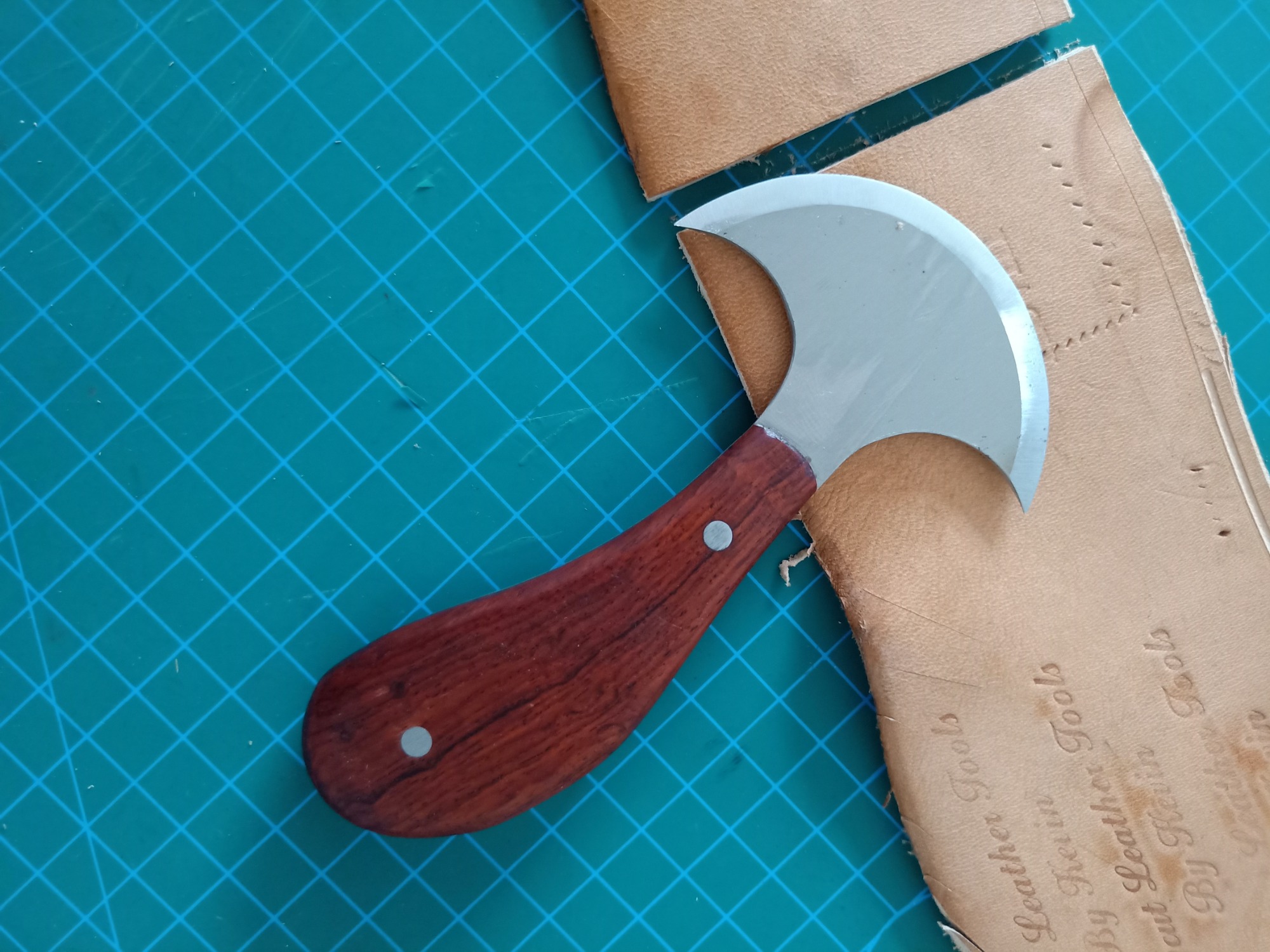 KL Full-Tang Rosewood Small Round Knife