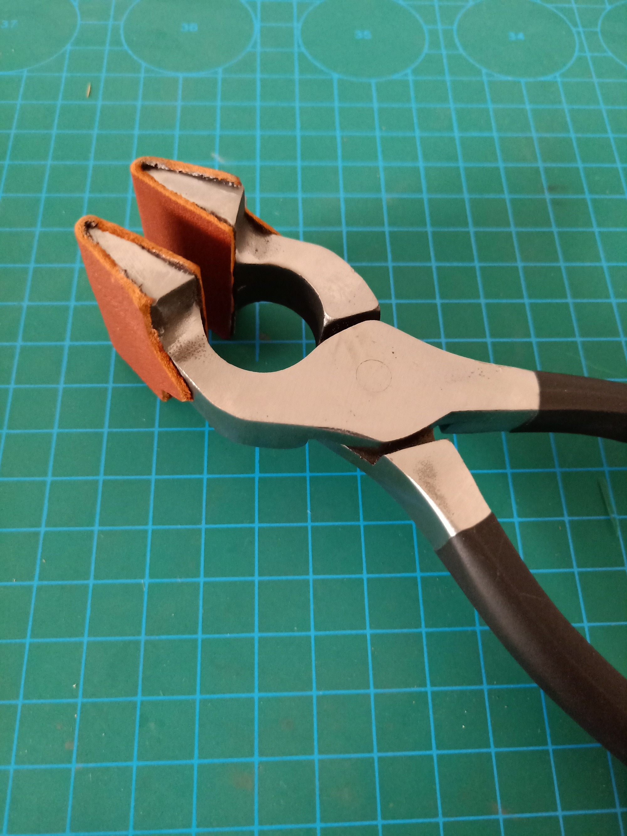 KL leather glued clamp