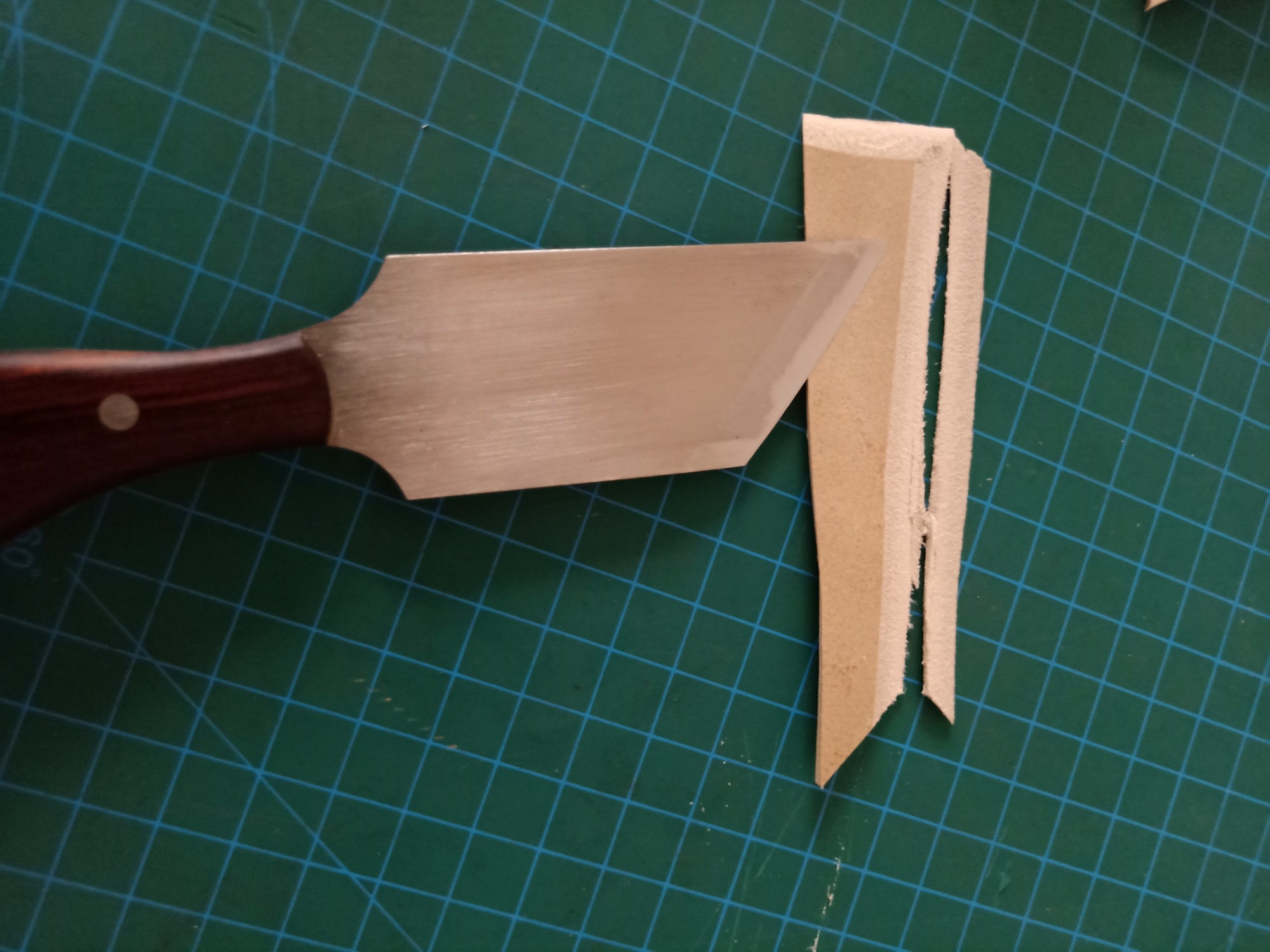 KL Full-Tang Rosewood Skiving Knife