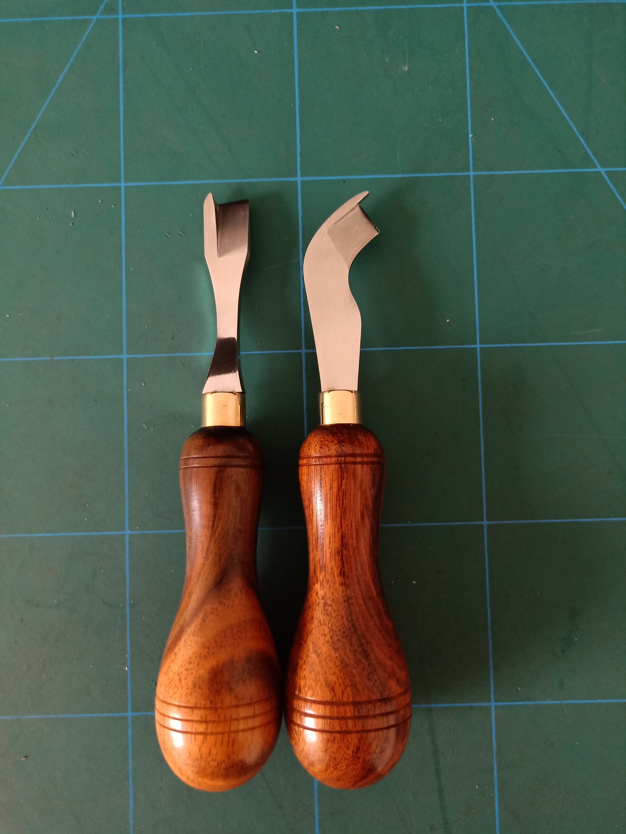 KL rosewood handle shoes bottom edge skiver