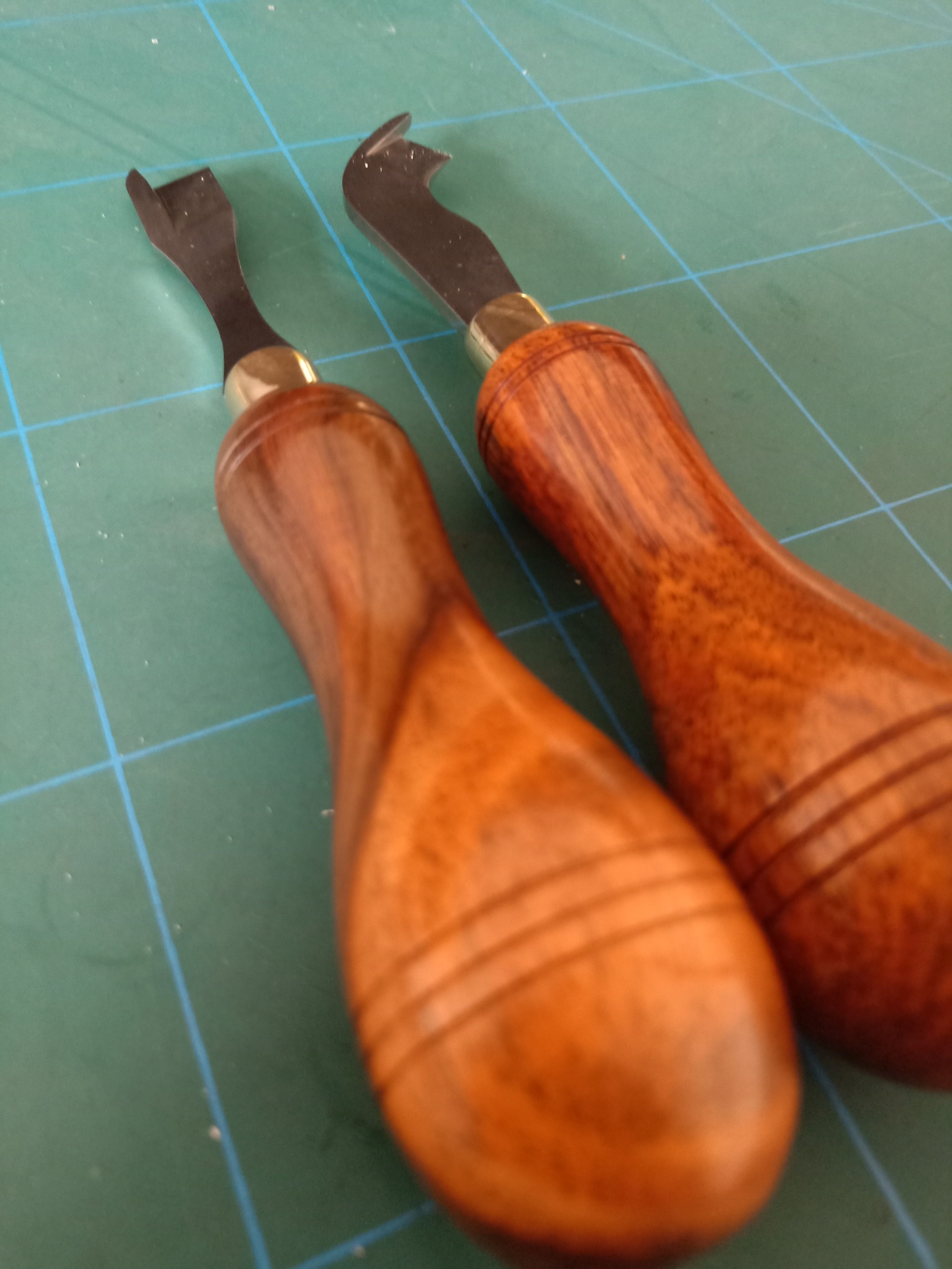 KL rosewood handle shoes bottom edge skiver