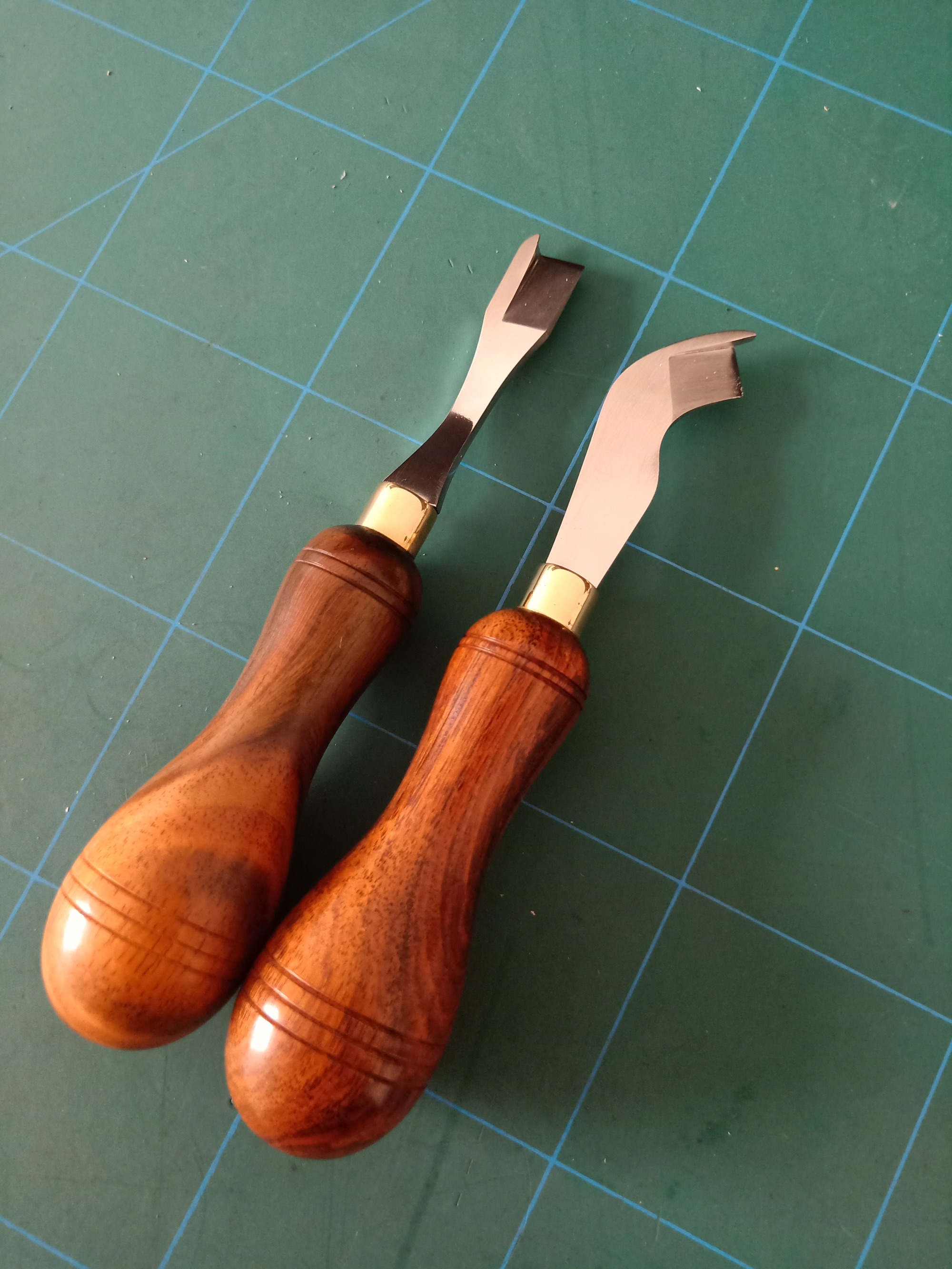 KL rosewood handle shoes bottom edge skiver