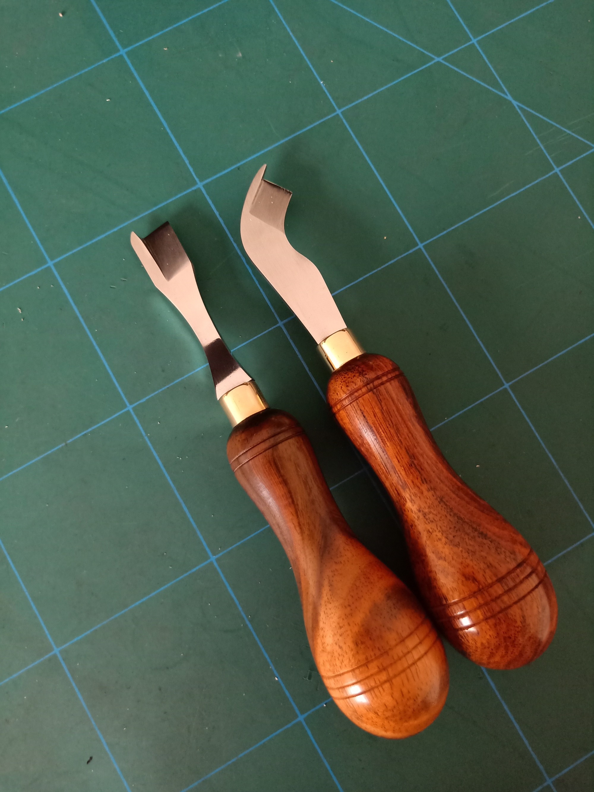 KL rosewood handle shoes bottom edge skiver