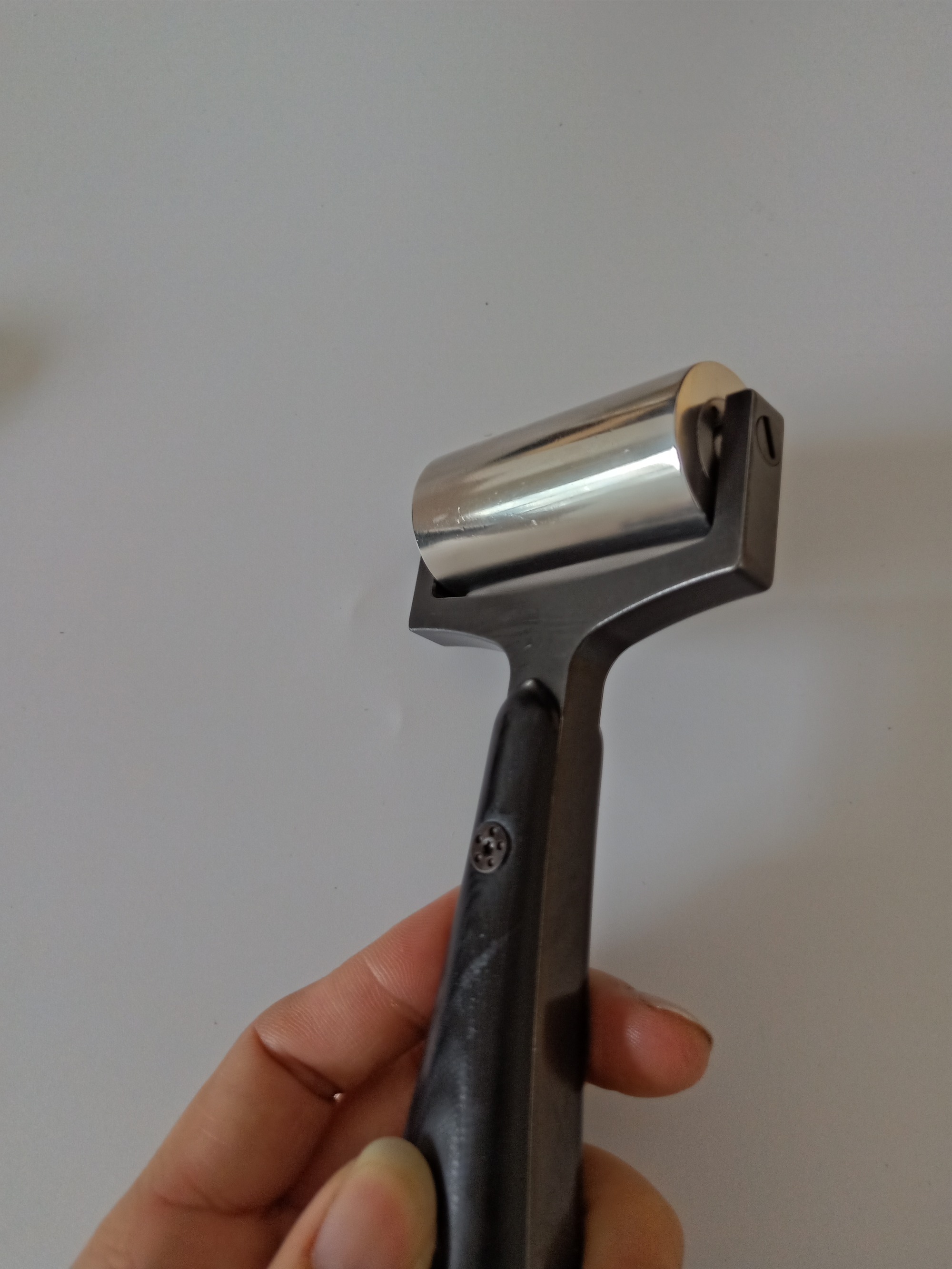 Solid stainless steel Leather guled roller