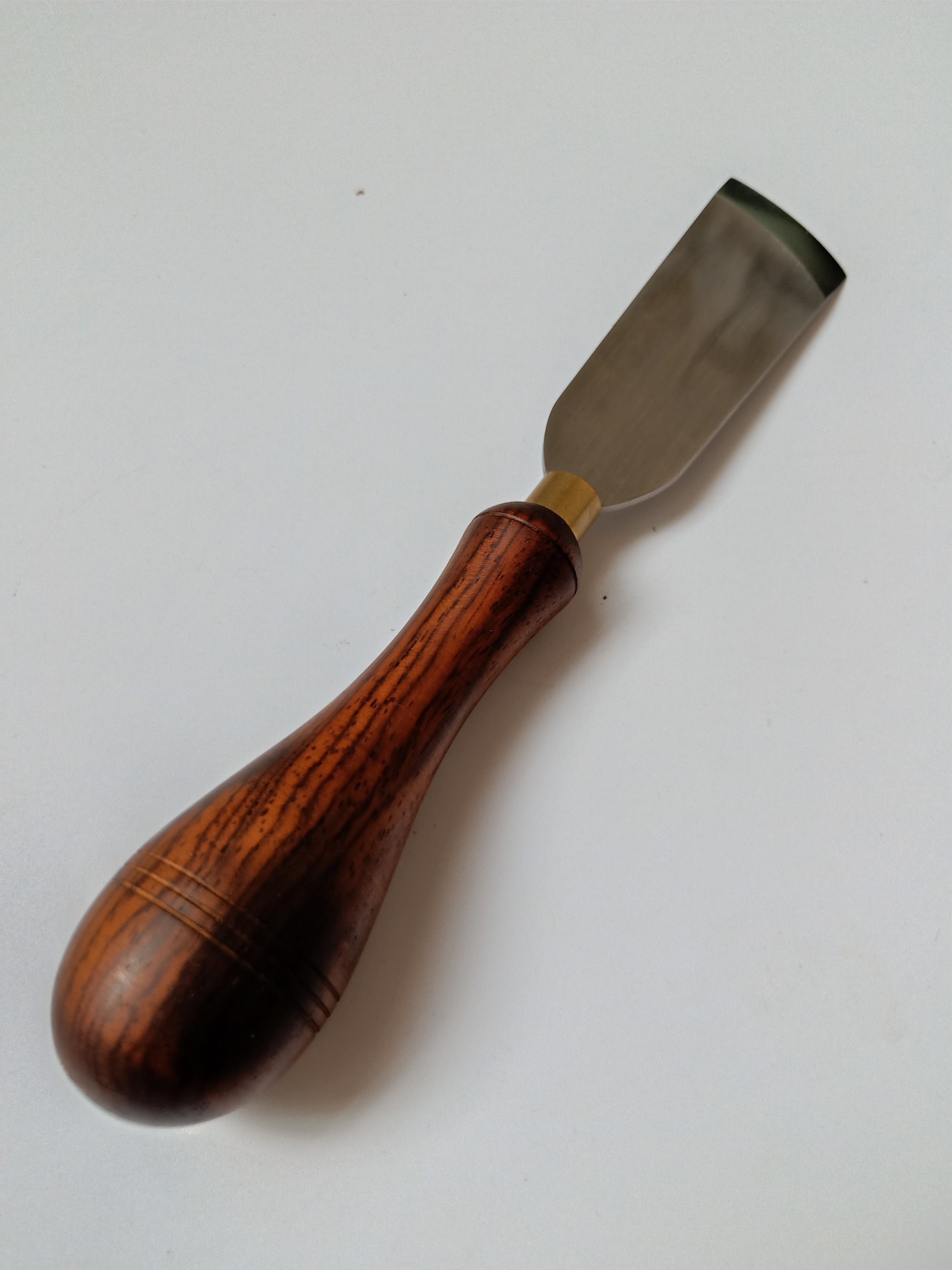 KL  right handed skivking knife