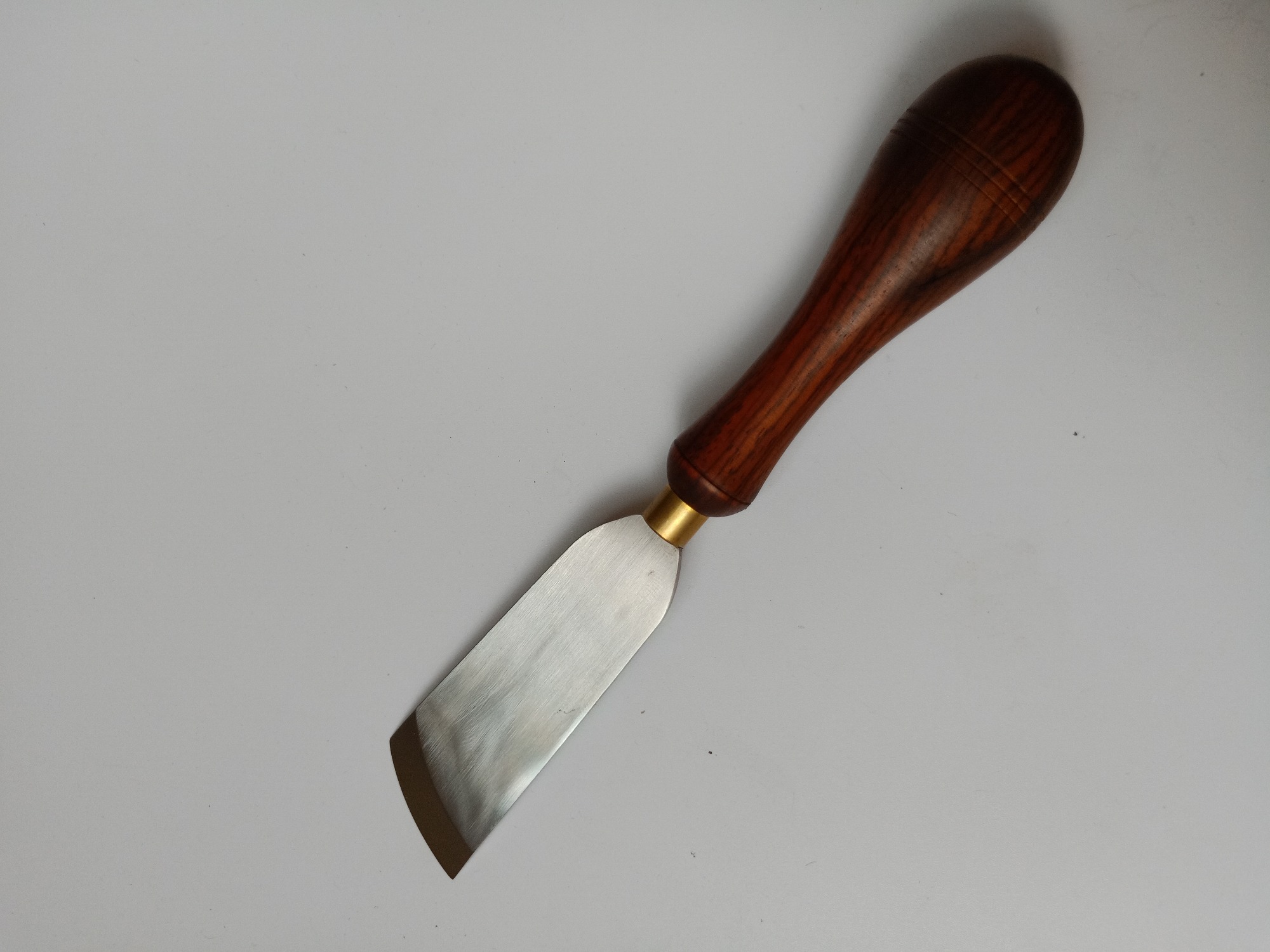 KL  right handed skivking knife