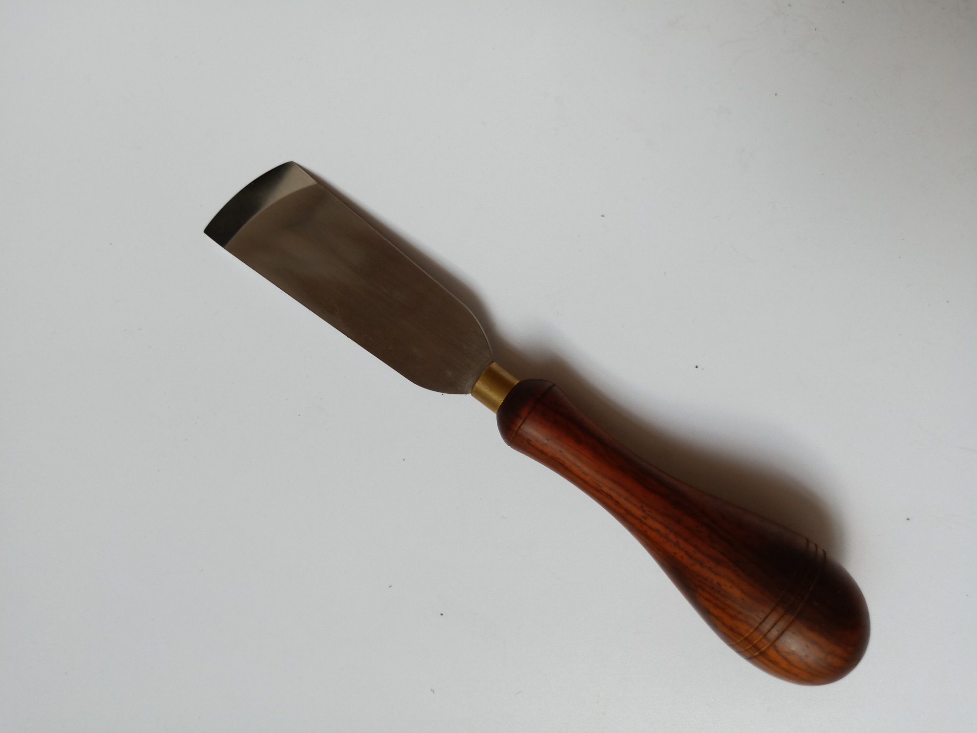KL  right handed skivking knife