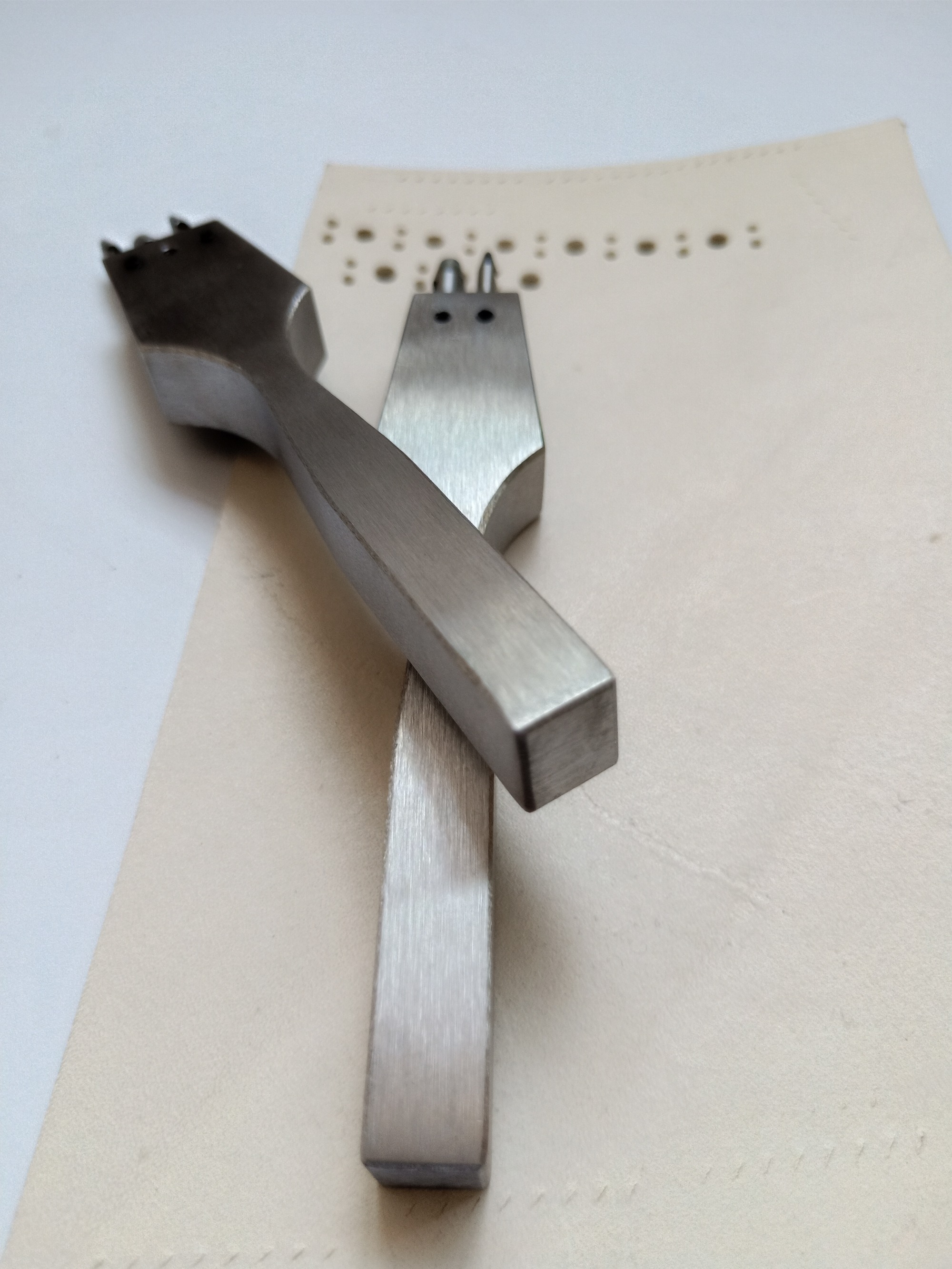Leather tools Brogue punch