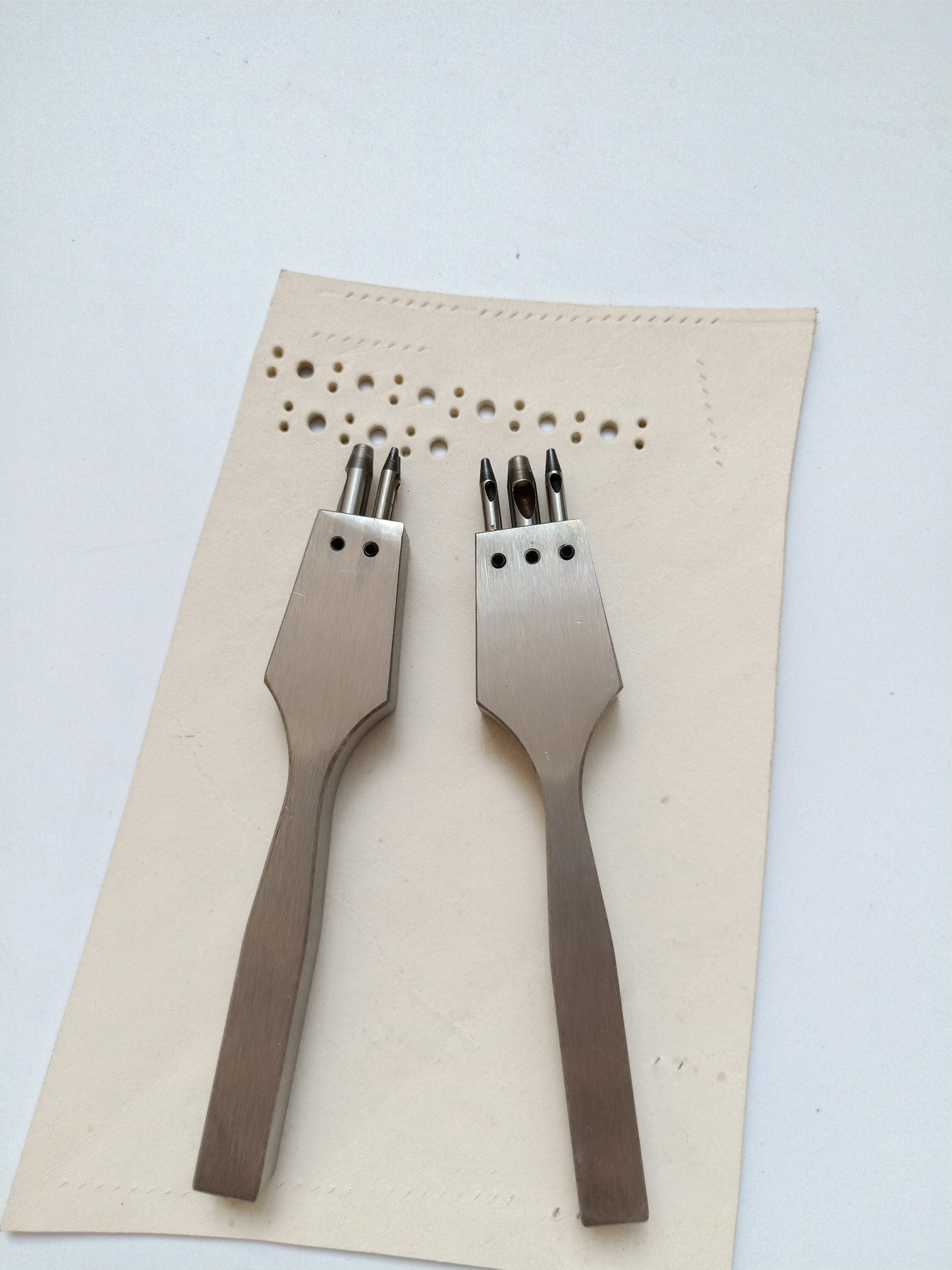 Leather tools Brogue punch