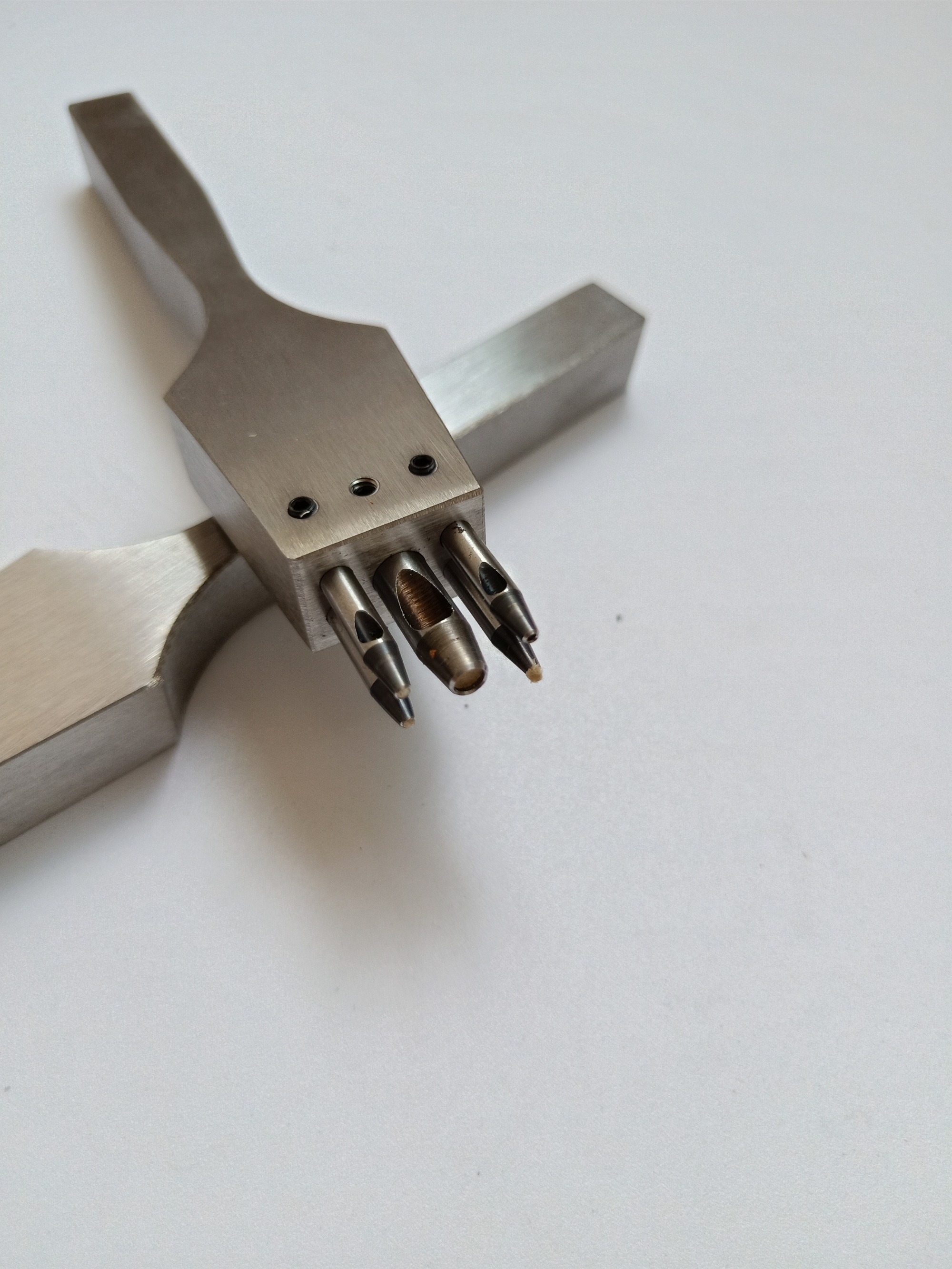 Leather tools Brogue punch