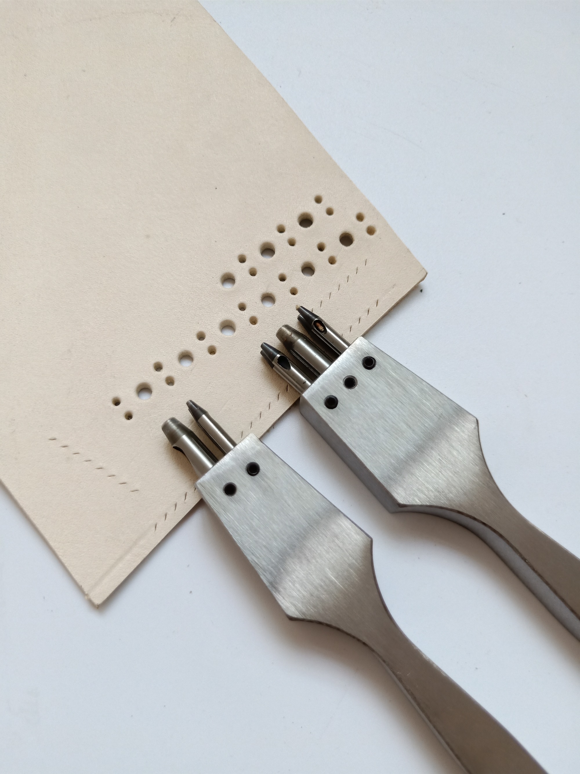 Leather tools Brogue punch