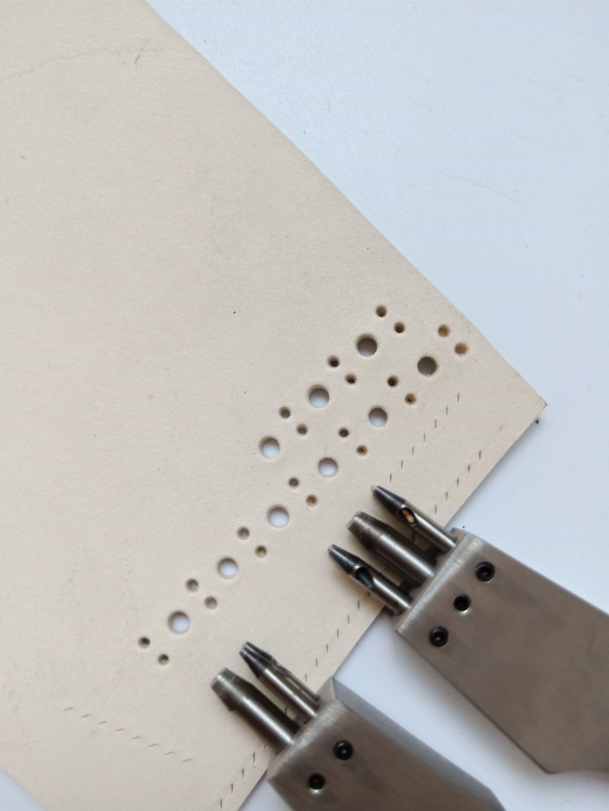 Leather tools Brogue punch