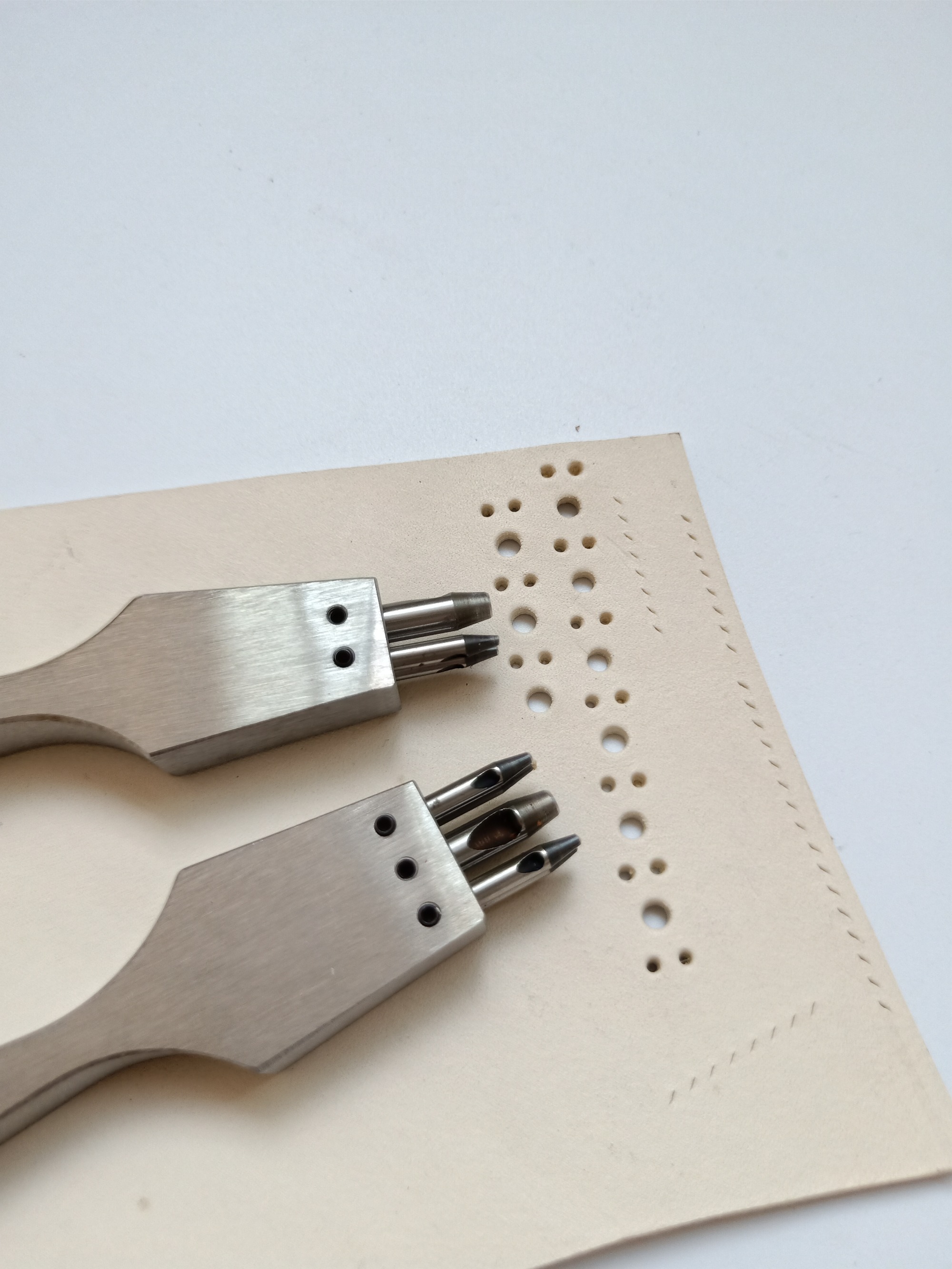 Leather tools Brogue punch
