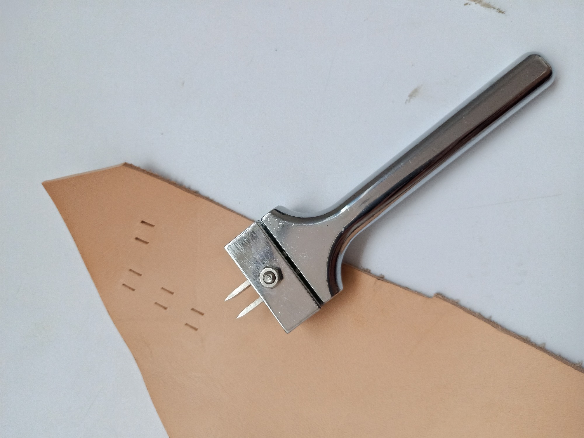 Magnetic Buckle Punch