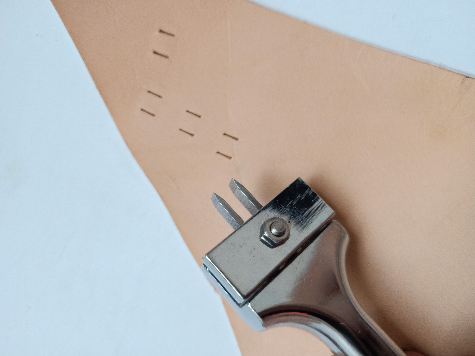 Magnetic Buckle Punch