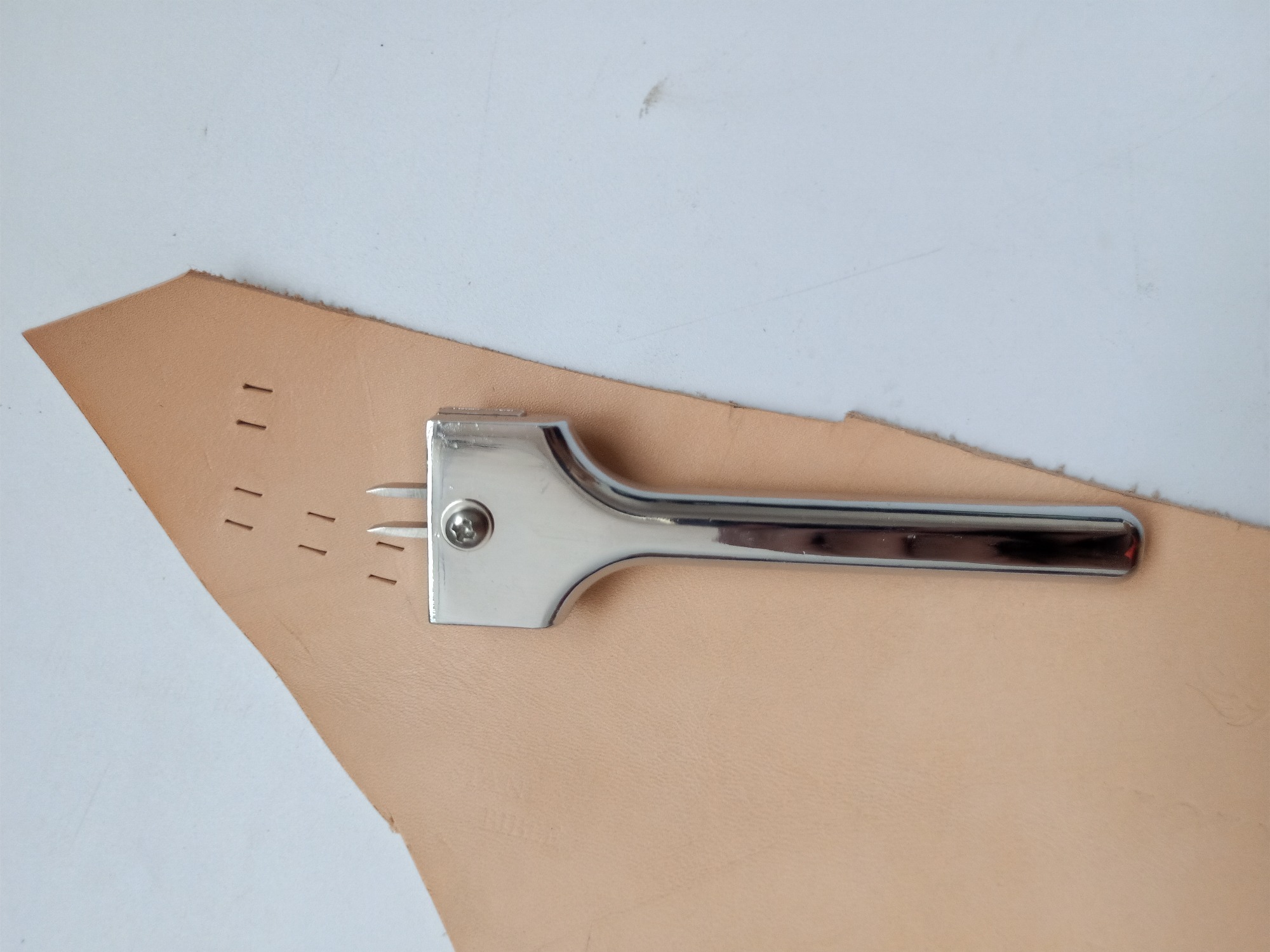 Magnetic Buckle Punch