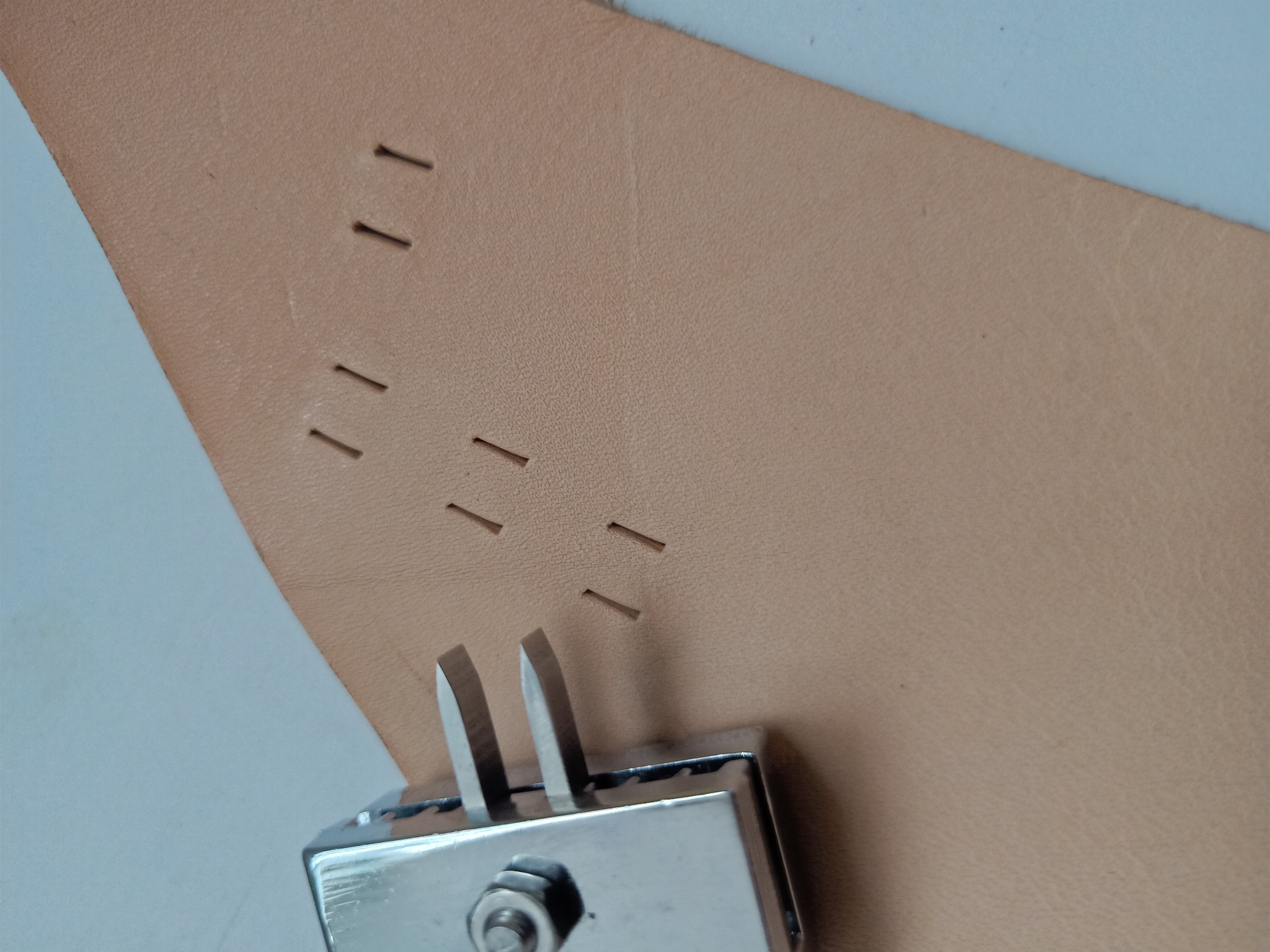 Magnetic Buckle Punch