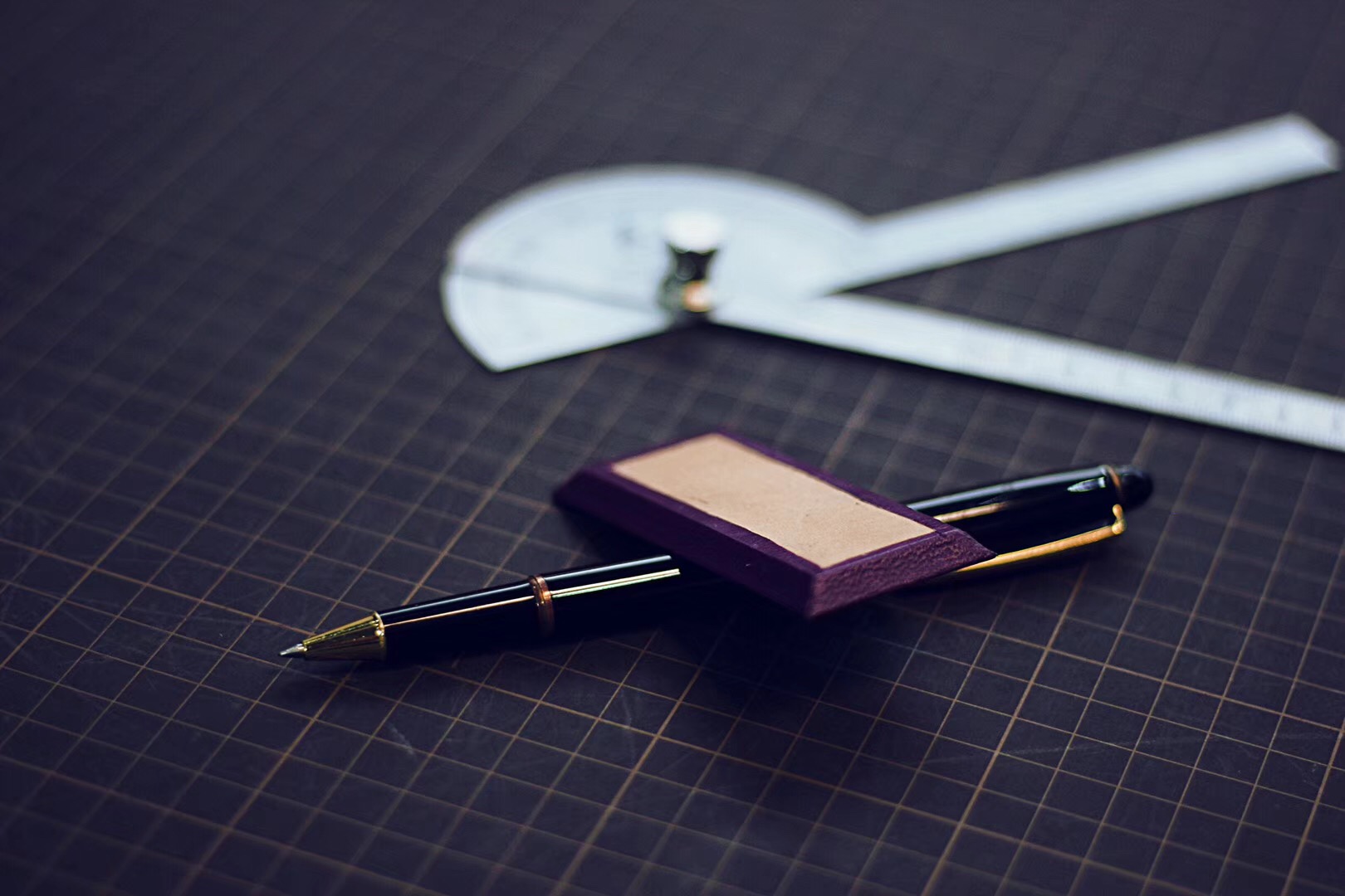 Handmade leather stitiching box tool