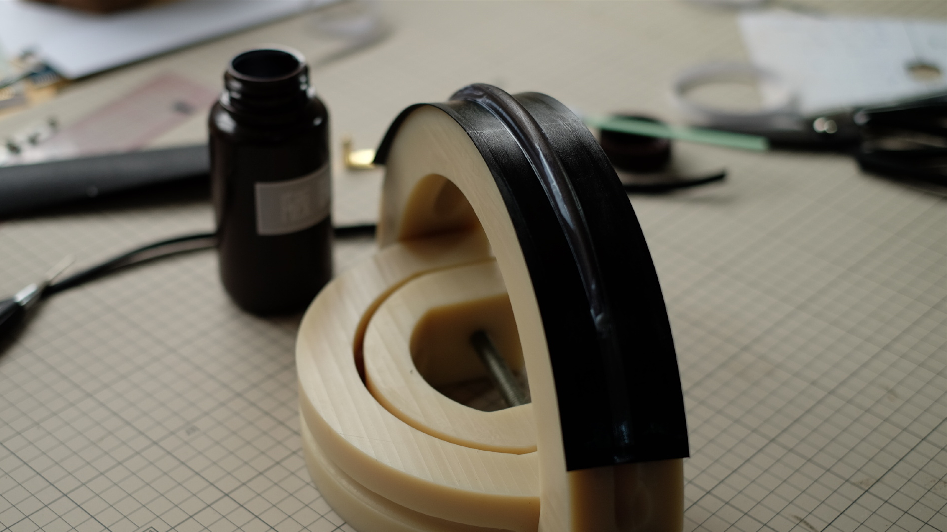 Custom made hand bag strap tool