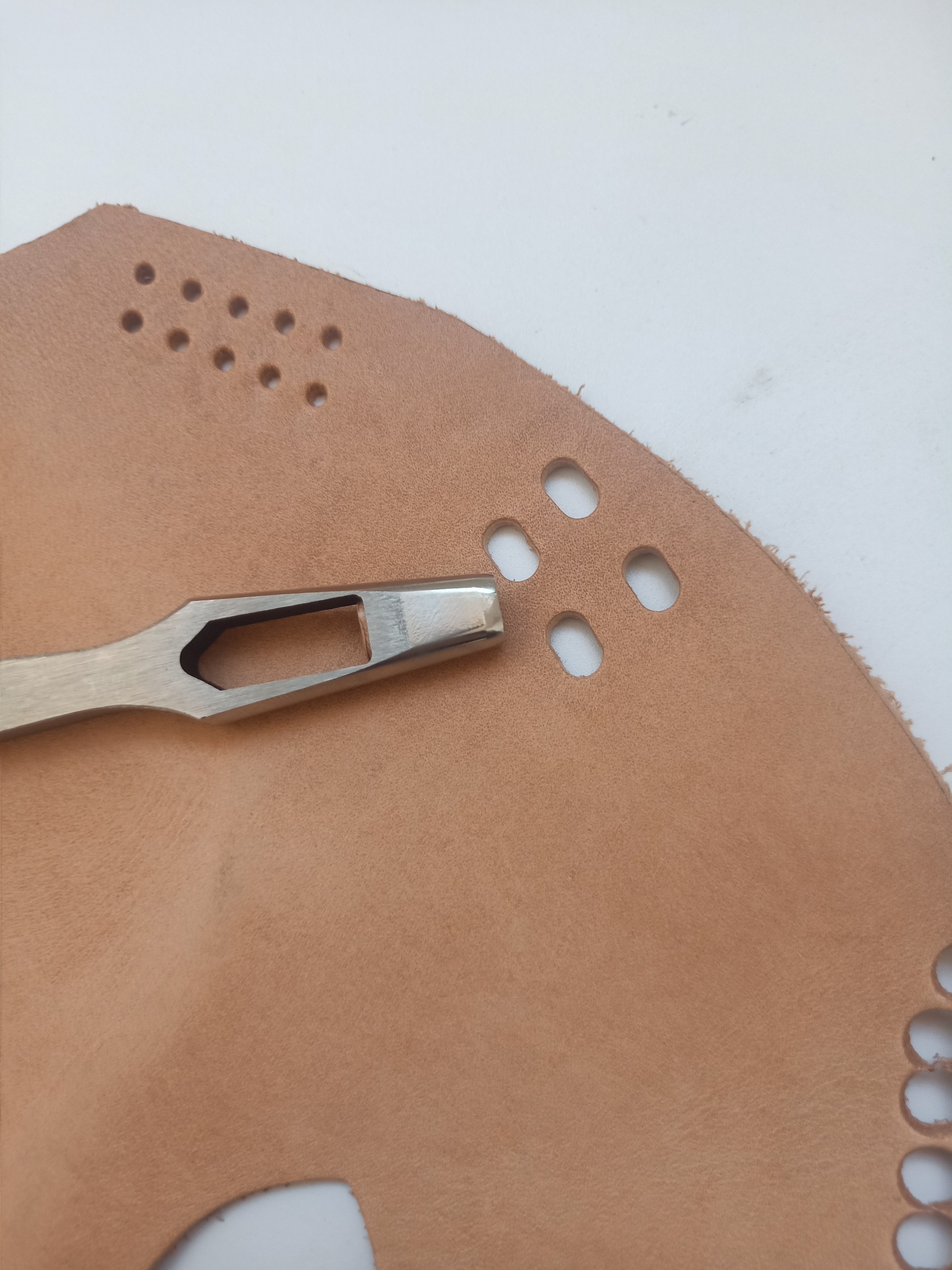 Basic belt ablong punch