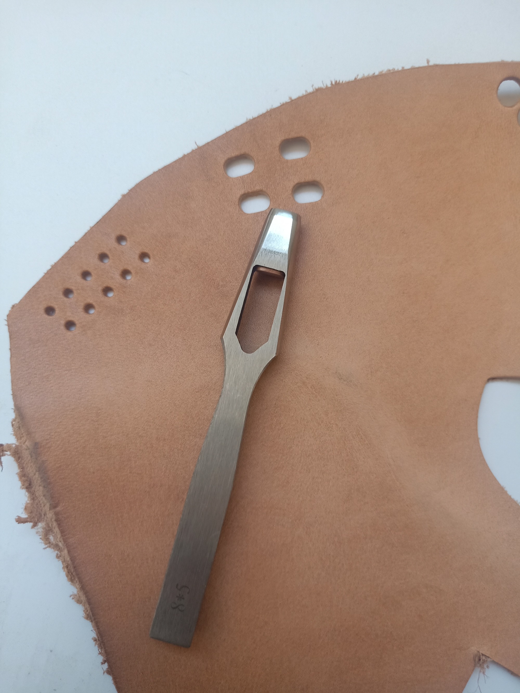 Basic belt ablong punch