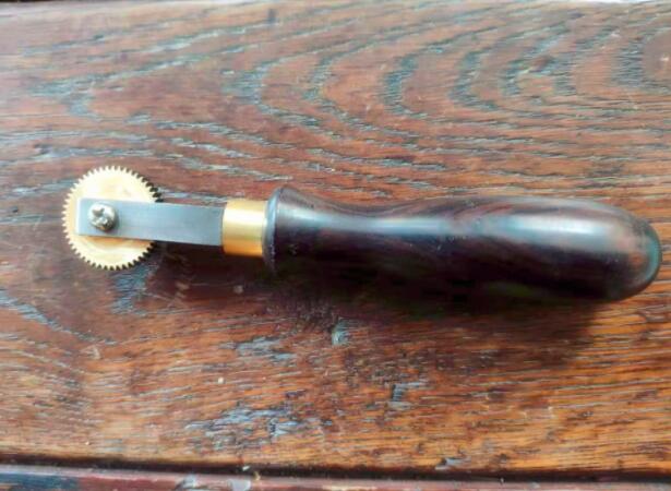 Shoes tools embossing wheel