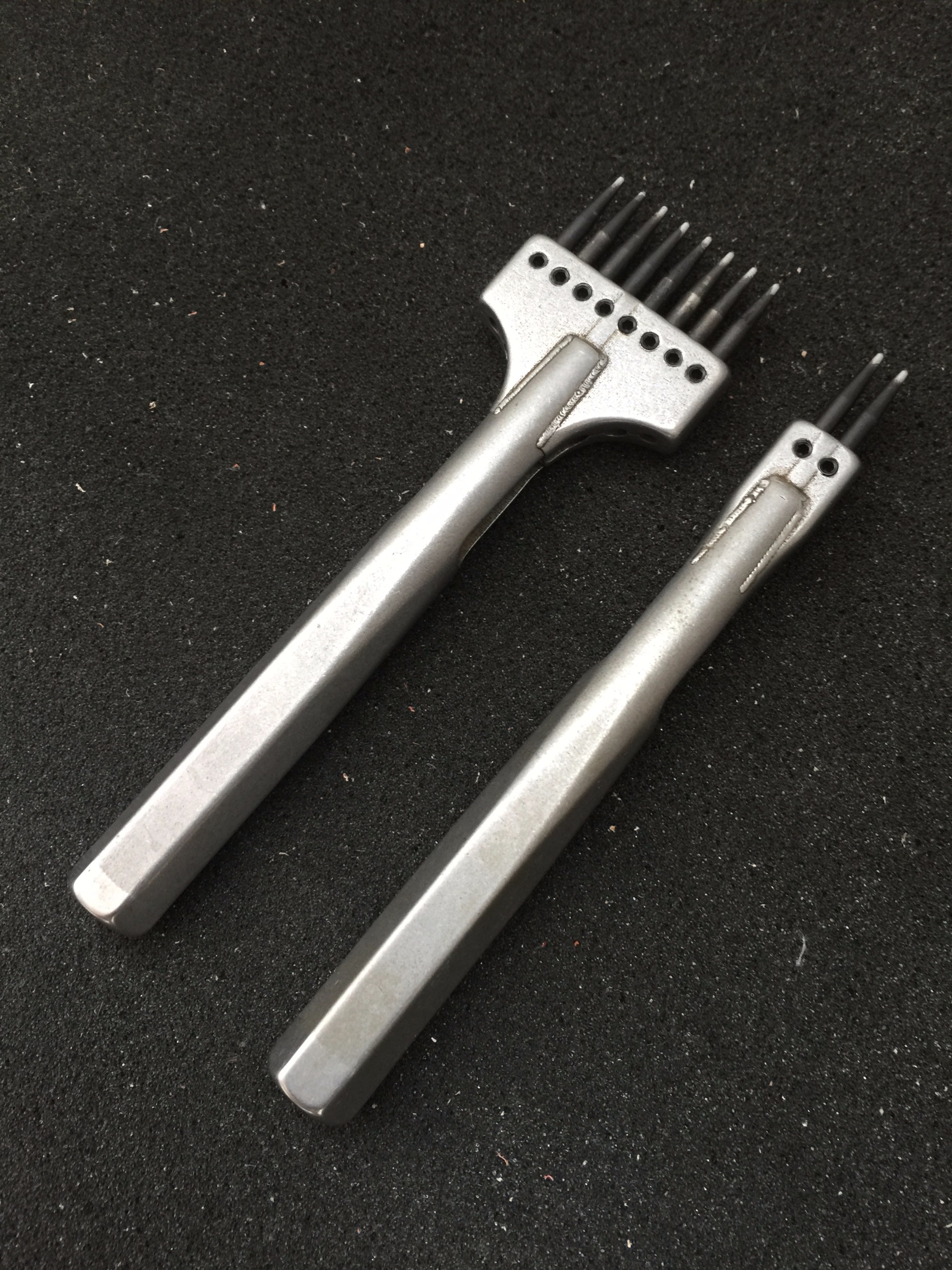 Stitching Chisel (Round Hole)