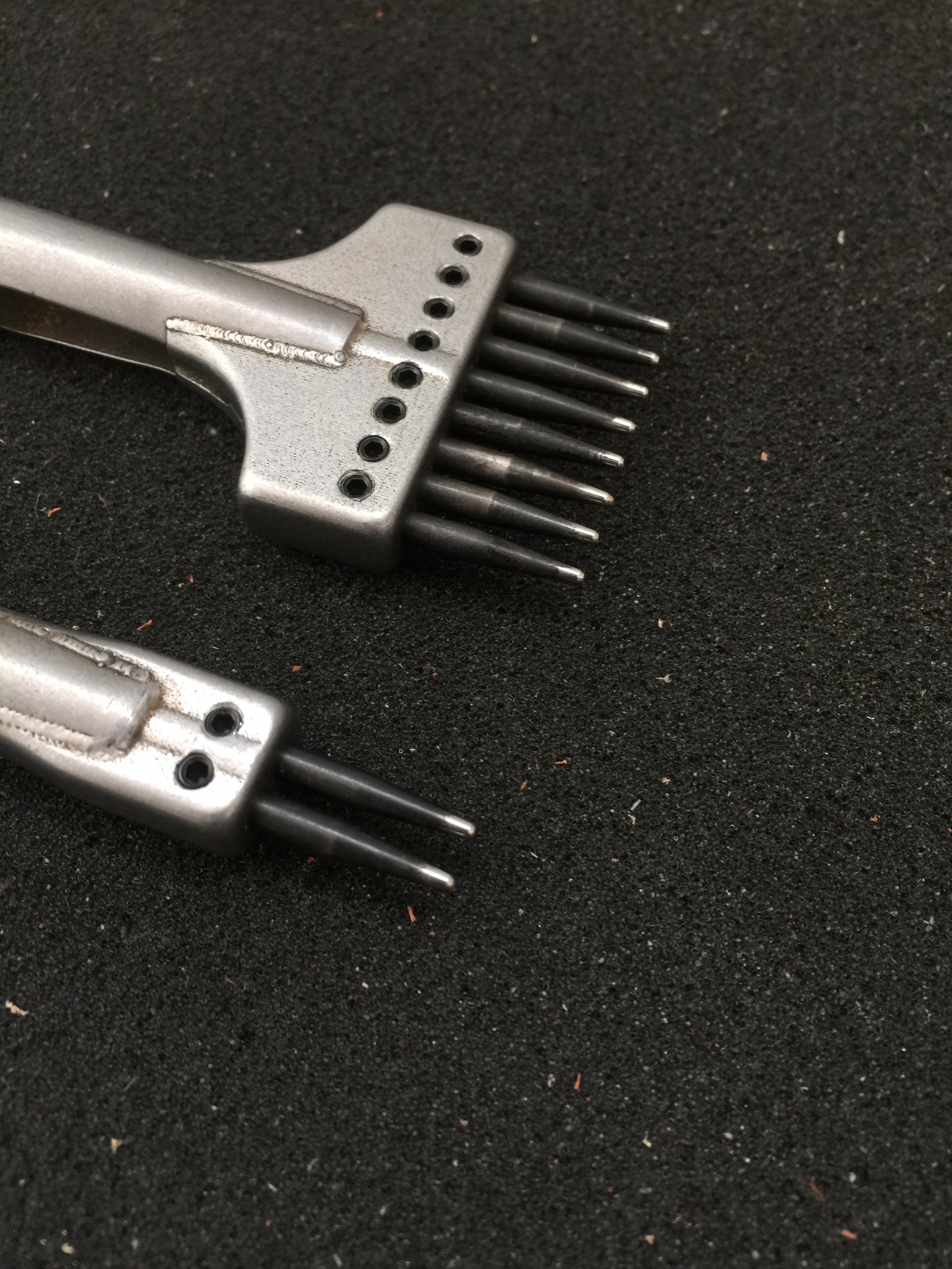 Stitching Chisel (Round Hole)