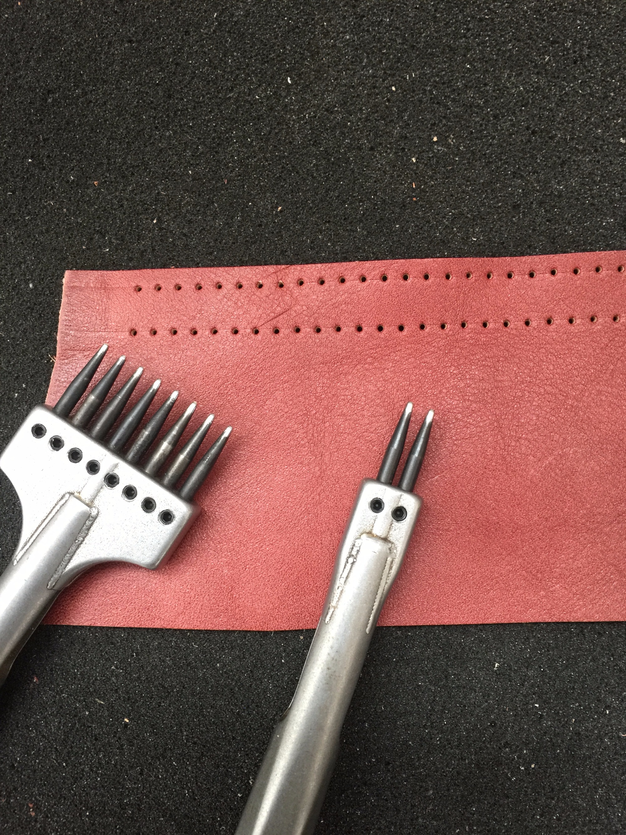 Stitching Chisel (Round Hole)