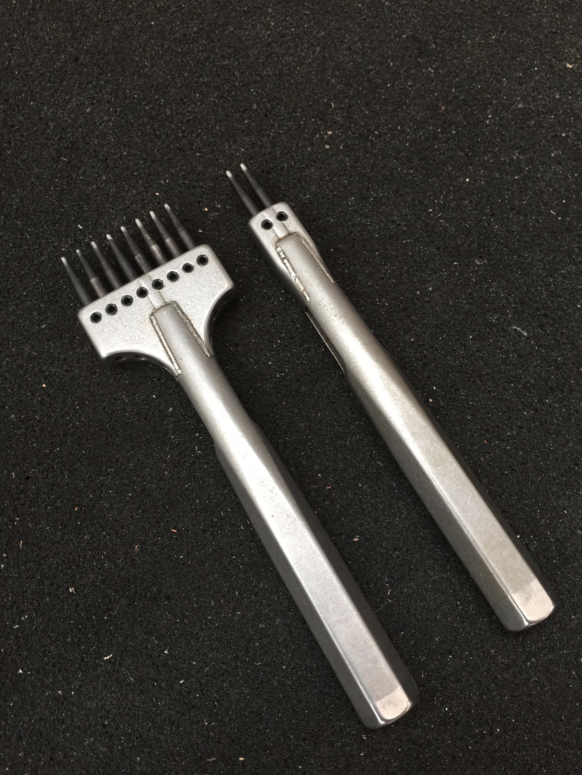 Stitching Chisel (Round Hole)