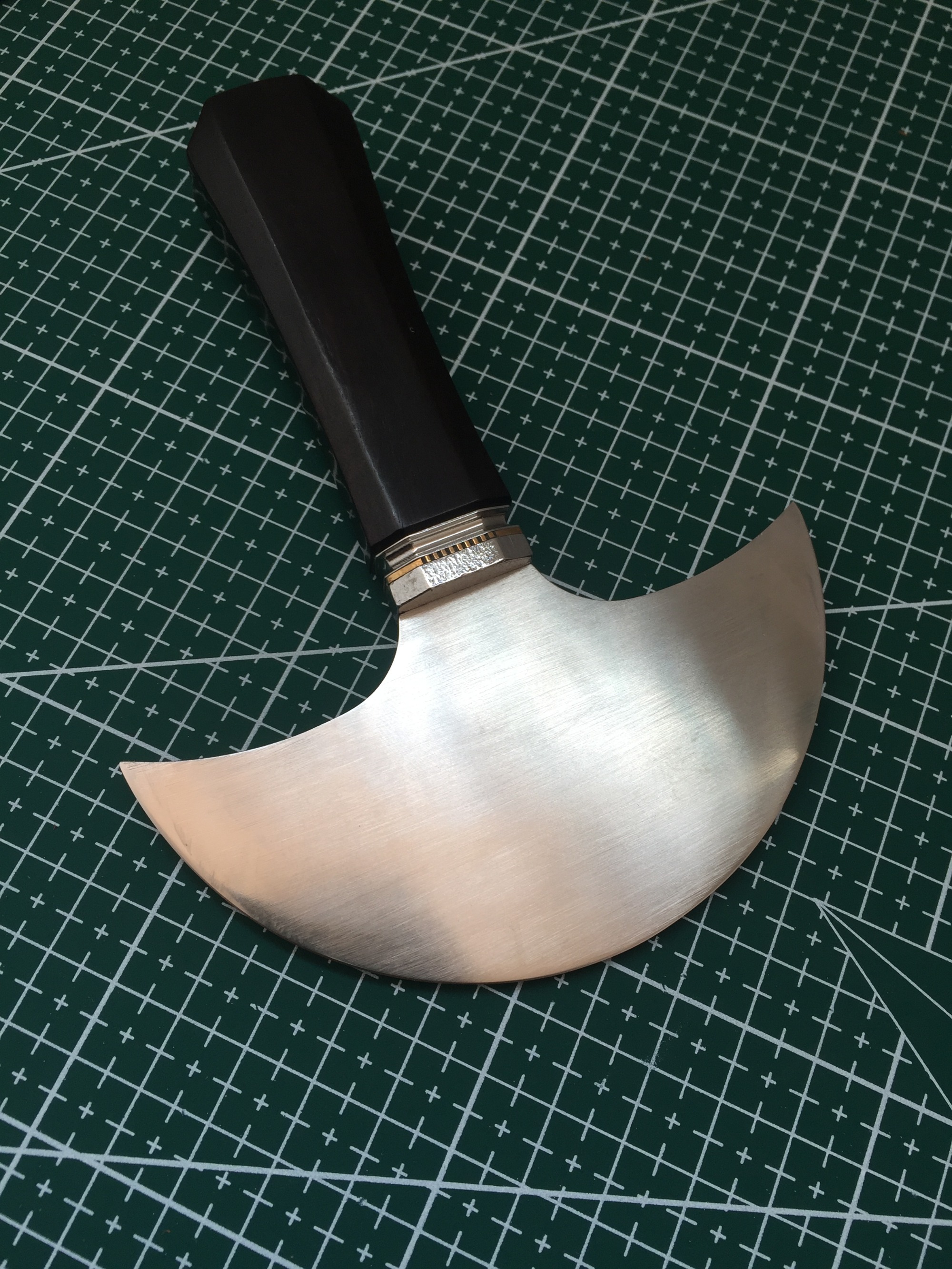 M390 Steel Round Knife