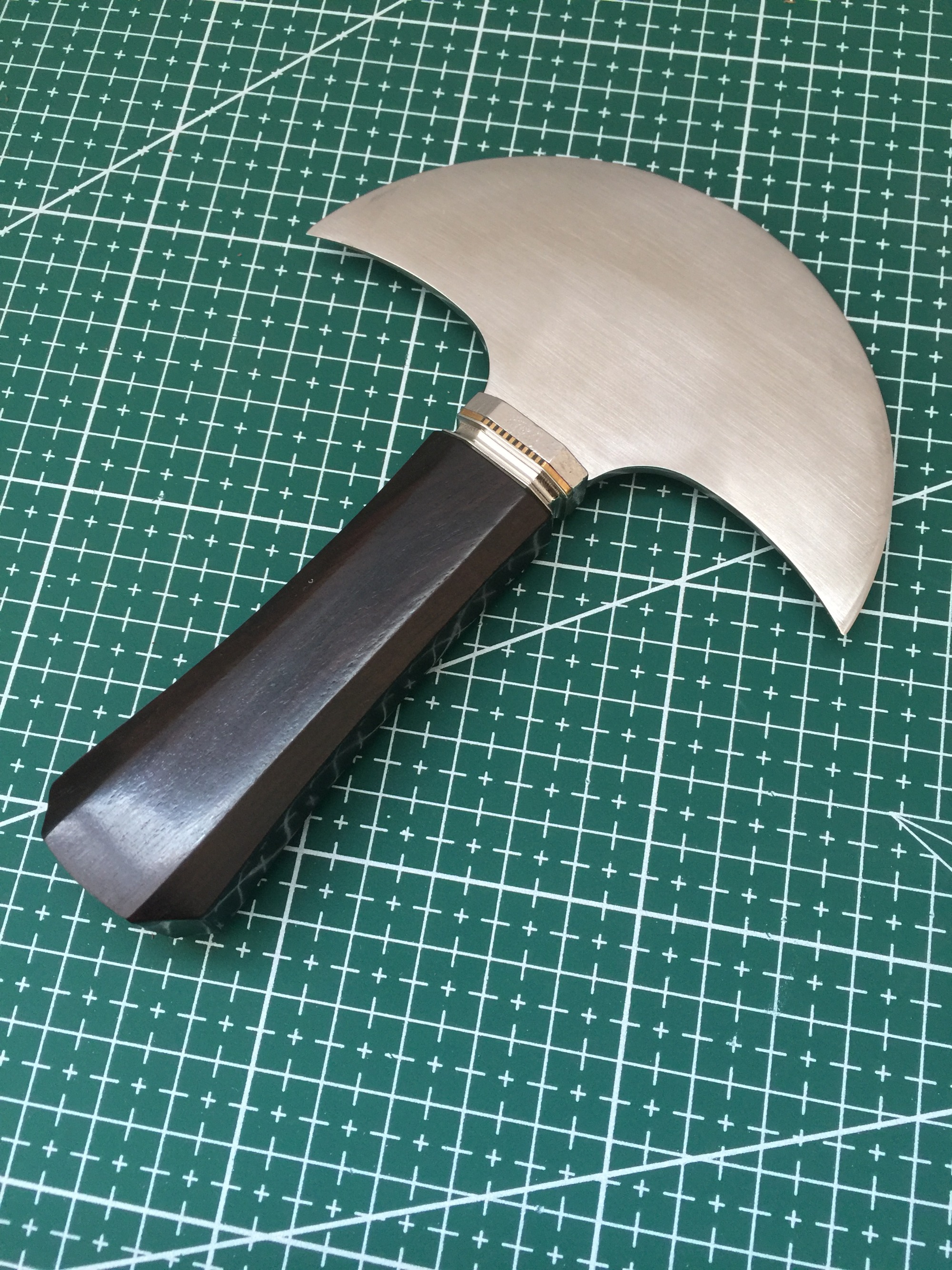 M390 Steel Round Knife
