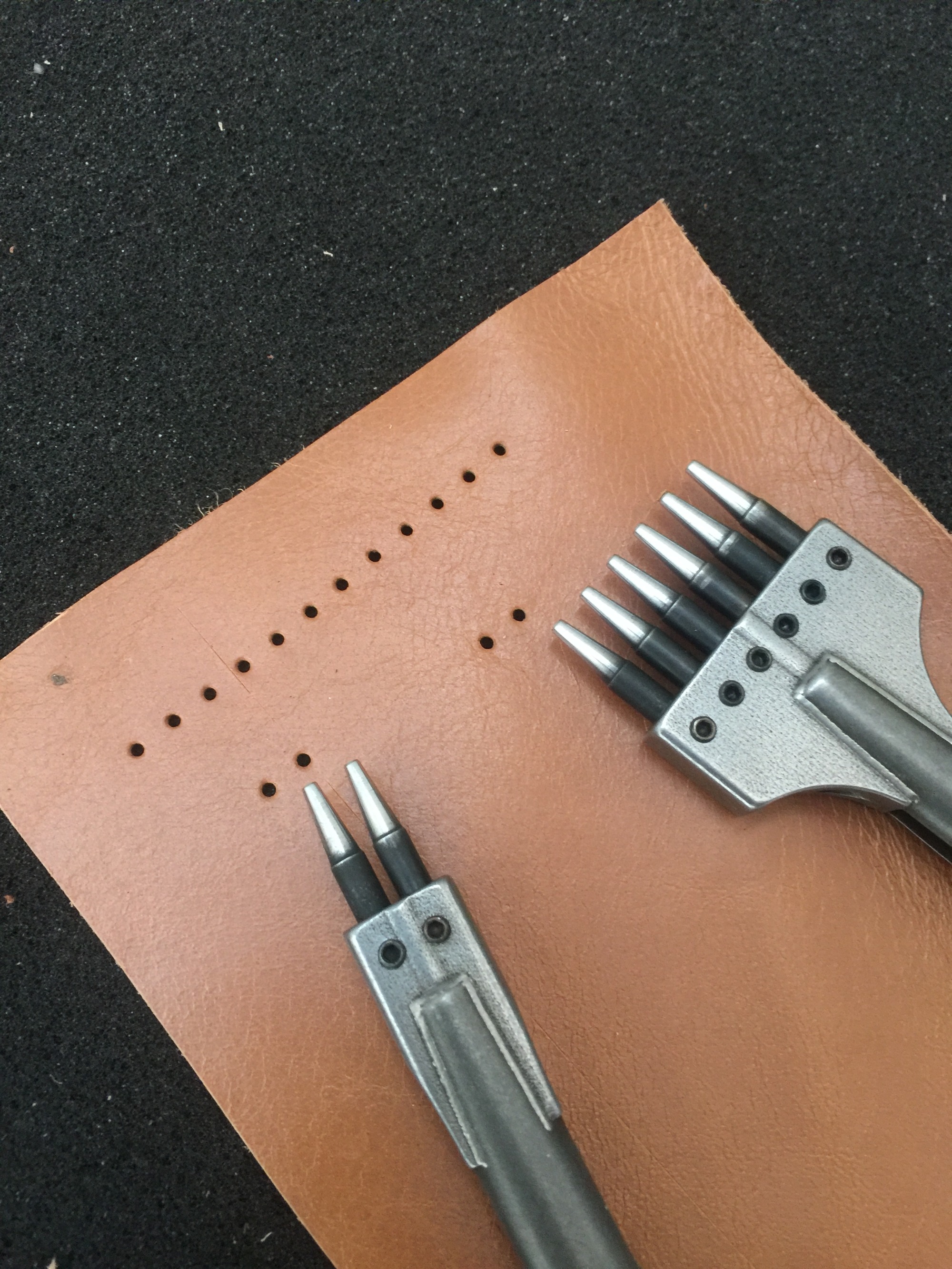 Stitching Chisel (Round Hole)