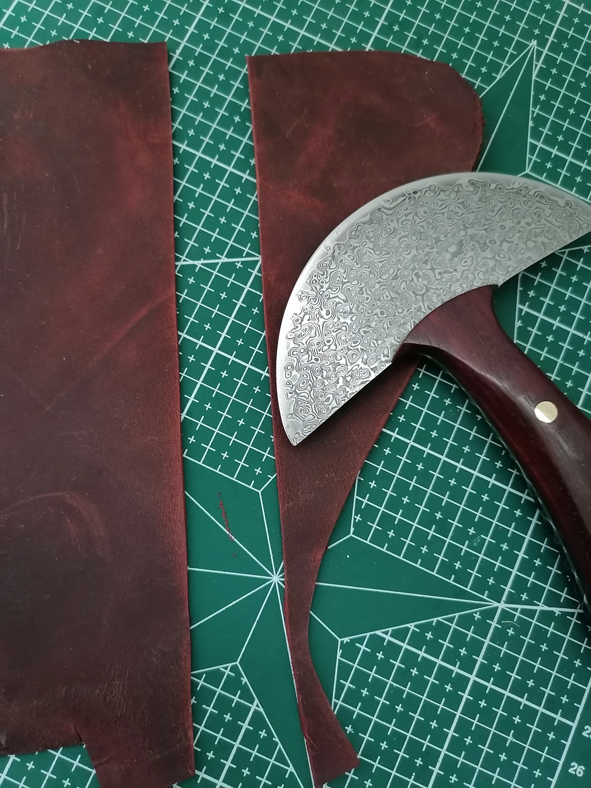 KL Damascus Round Knife