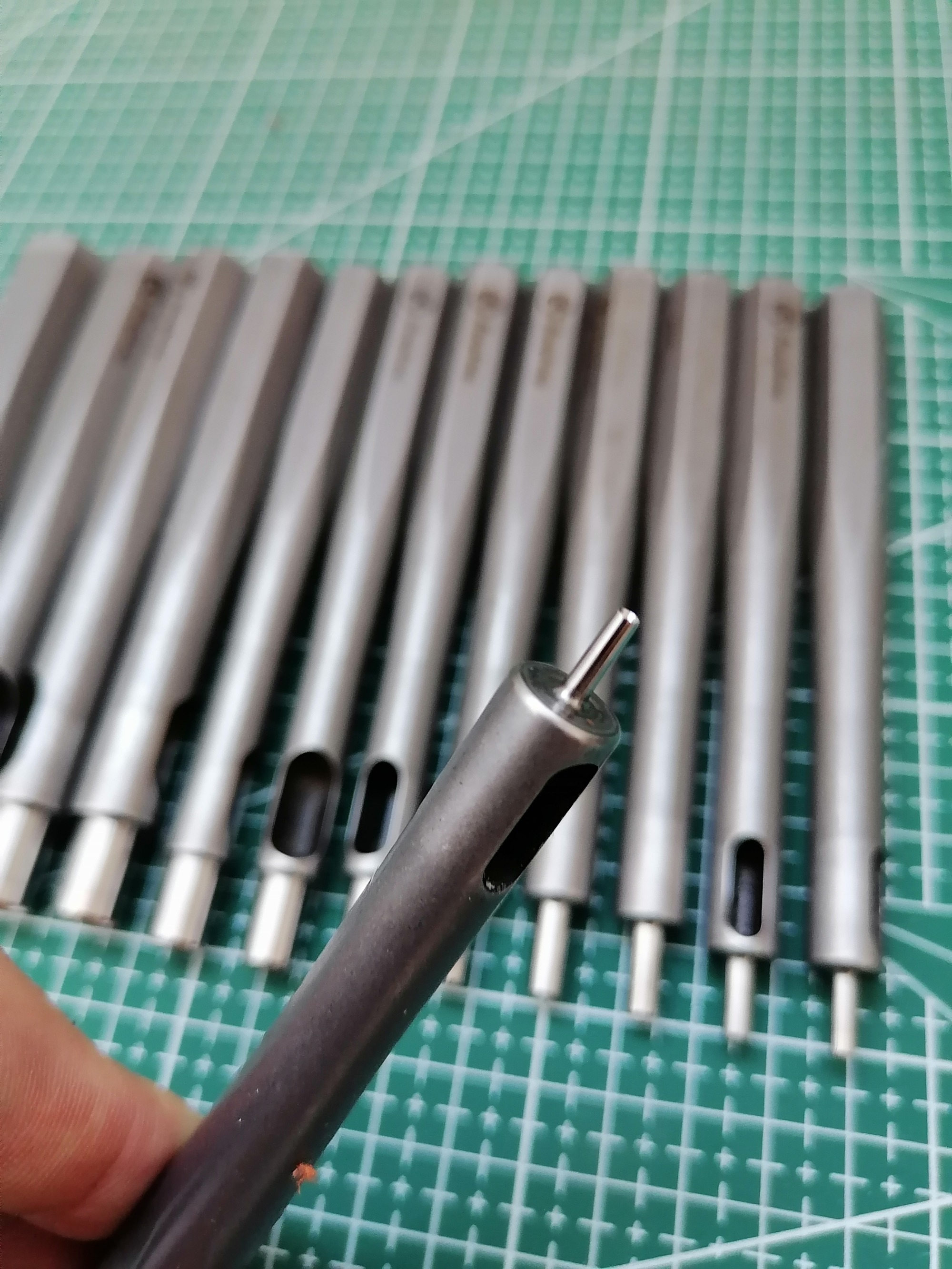 (New) Premium Taperless Hole Punch