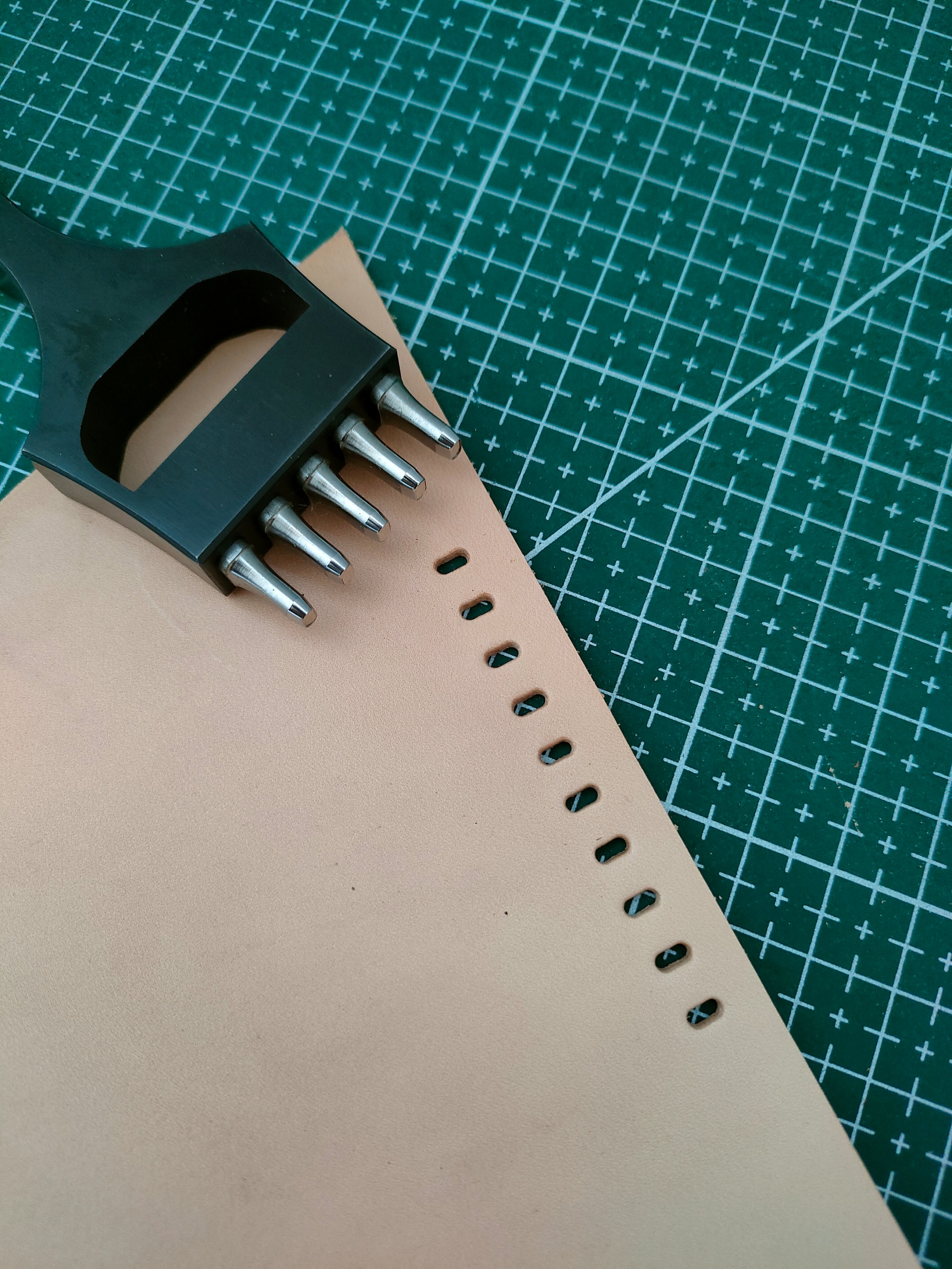 Basic Watch Strap Punch (2 x 4mm Oblong)