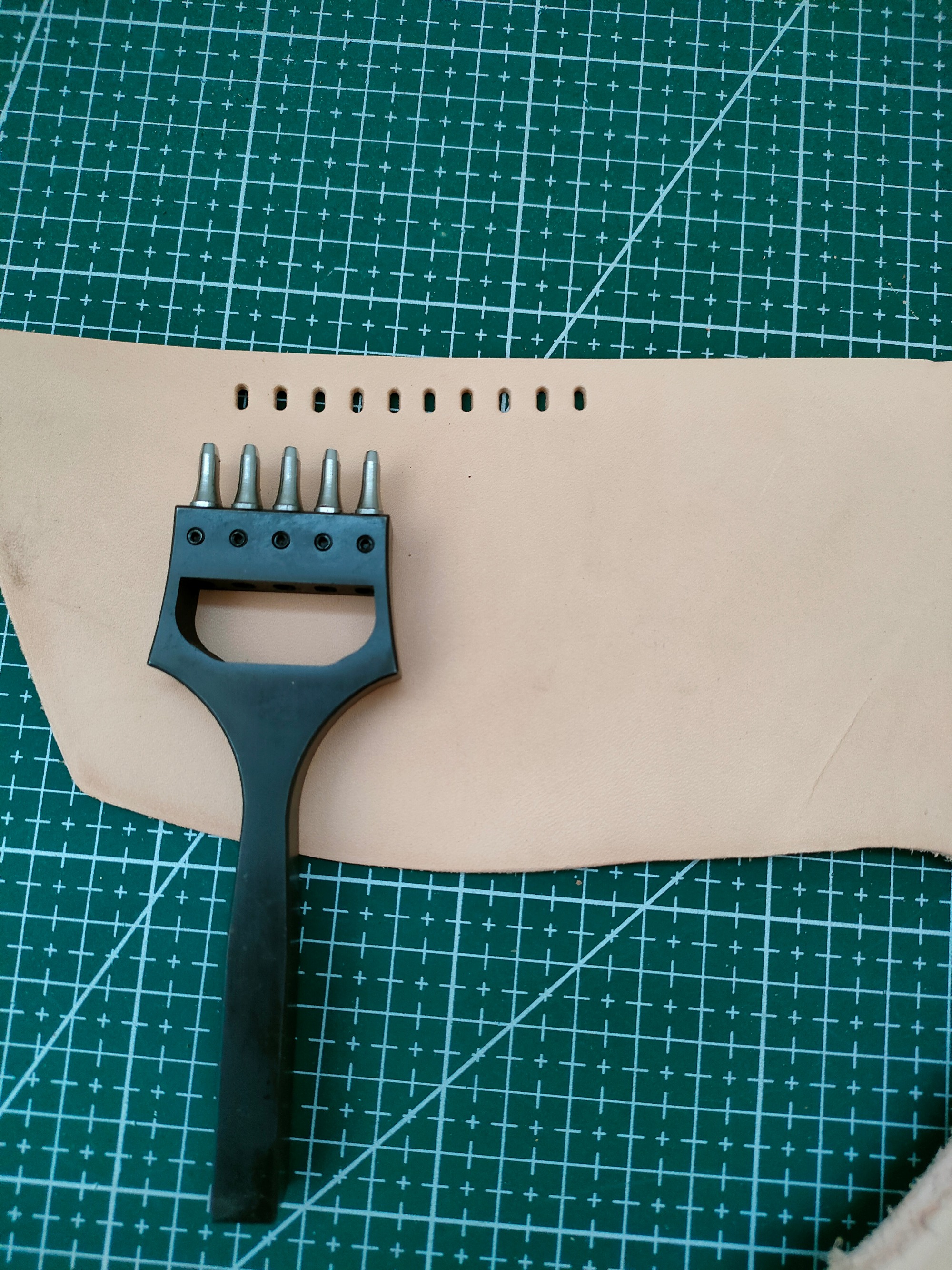 Basic Watch Strap Punch (2 x 4mm Oblong)