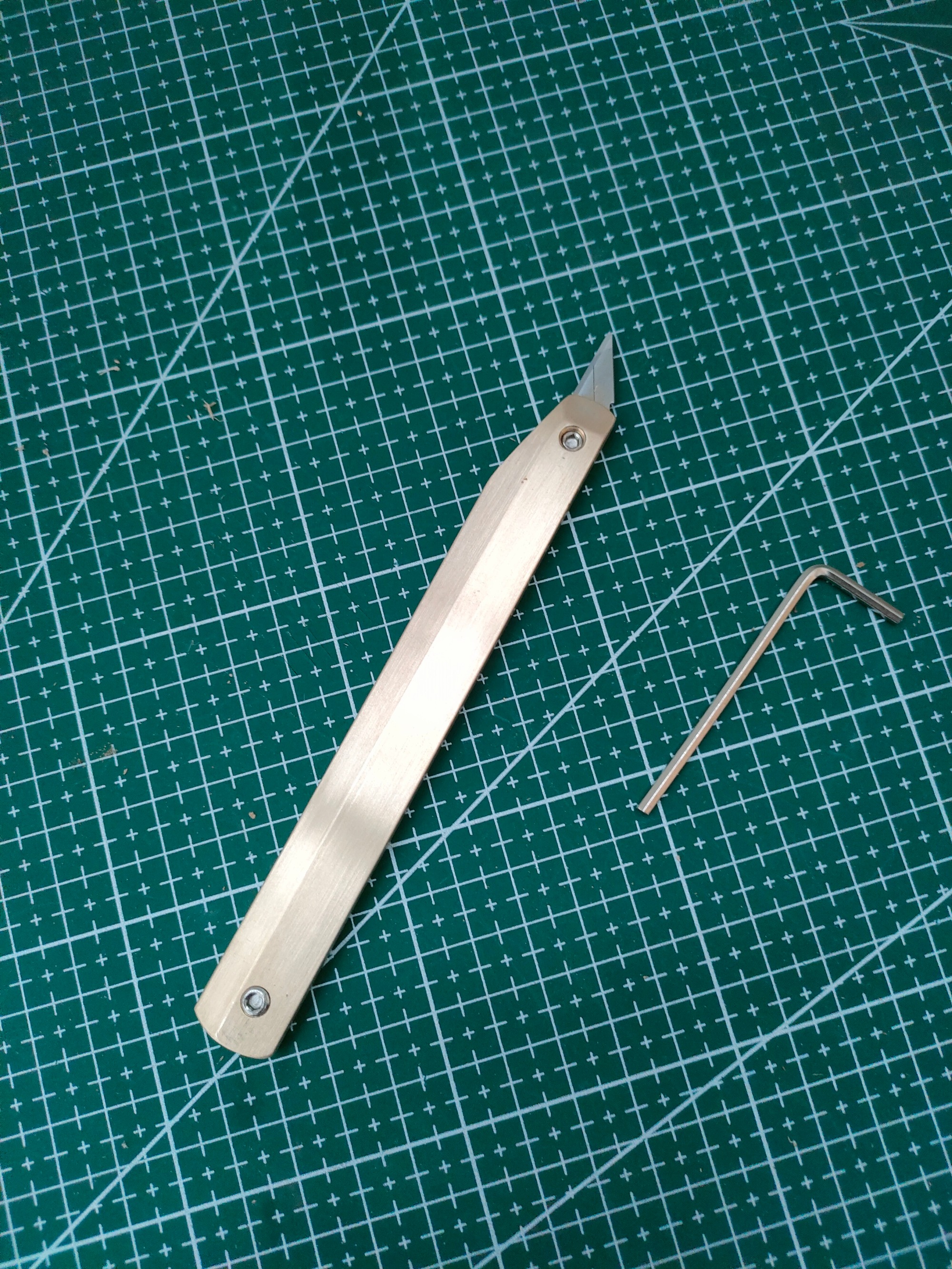 Brass Cutting Knife (9mm Blade)
