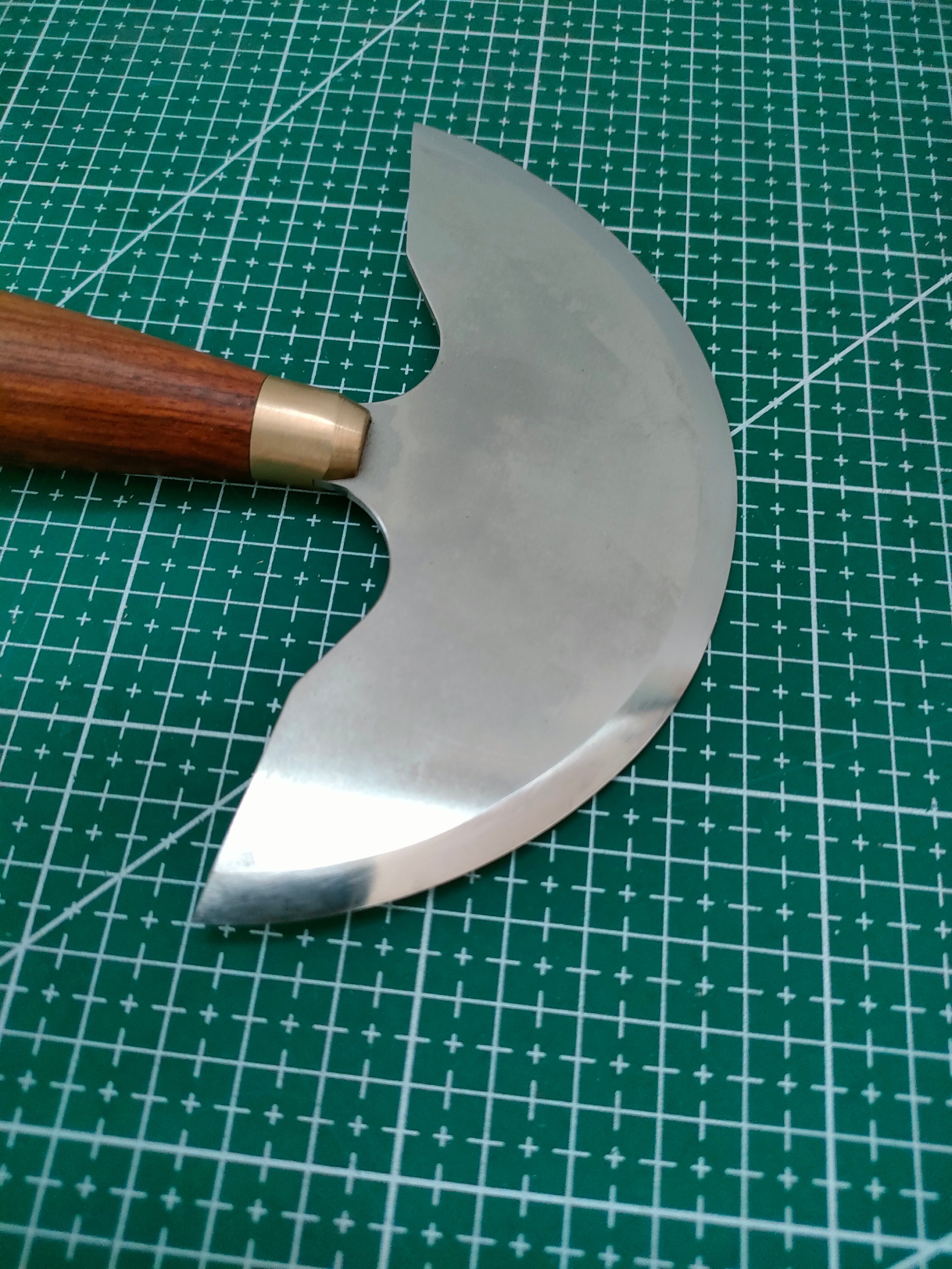 Large Round Knife (140mm Wide)