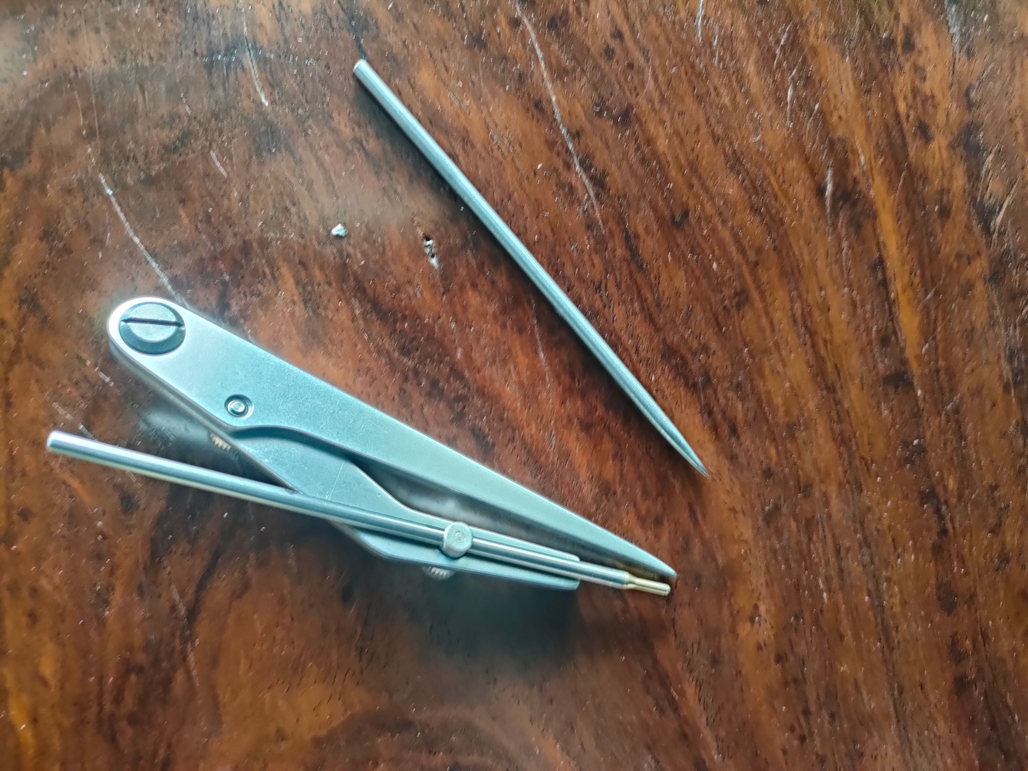 Mercury Pen Wing Divider