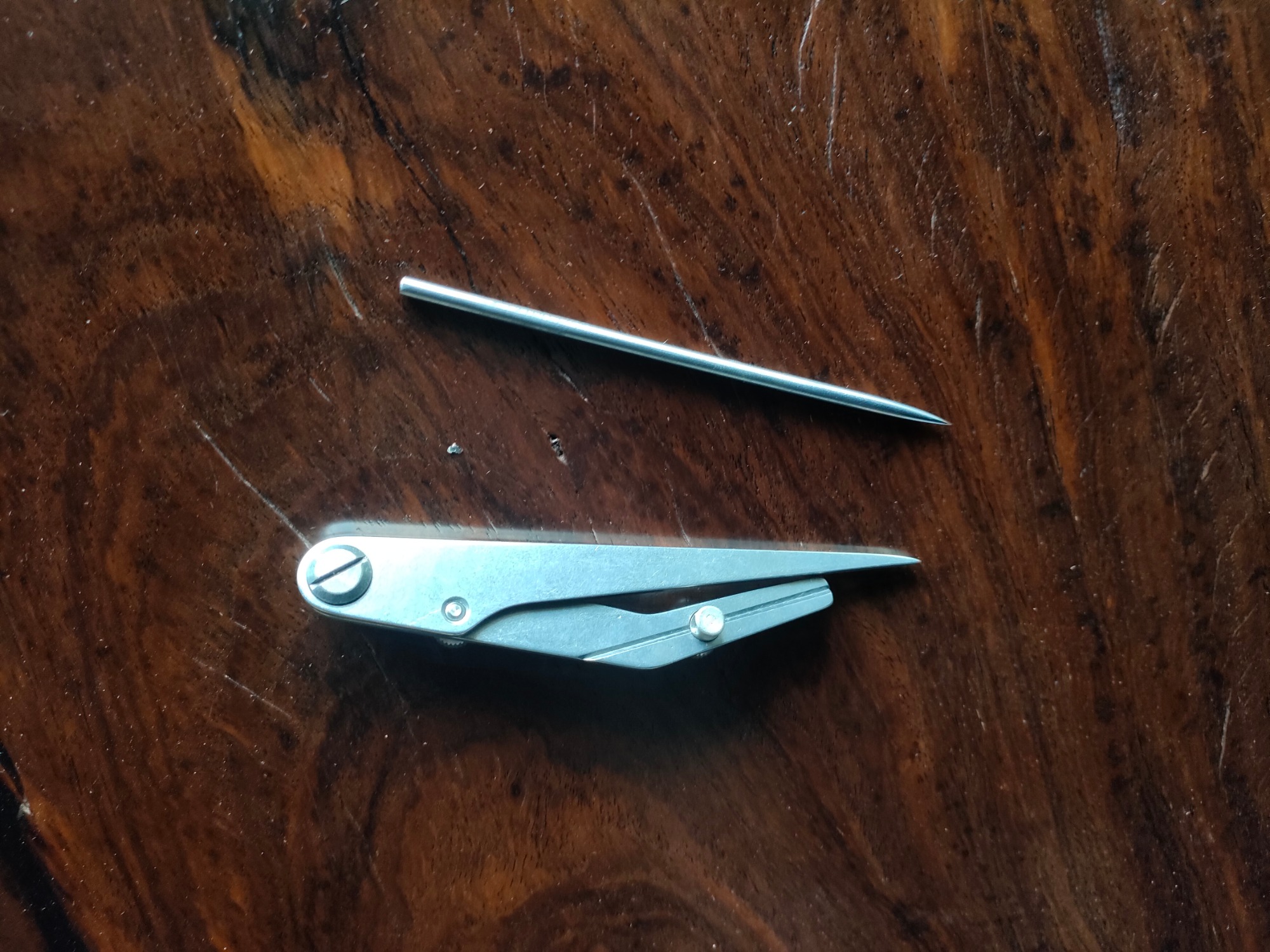 Mercury Pen Wing Divider