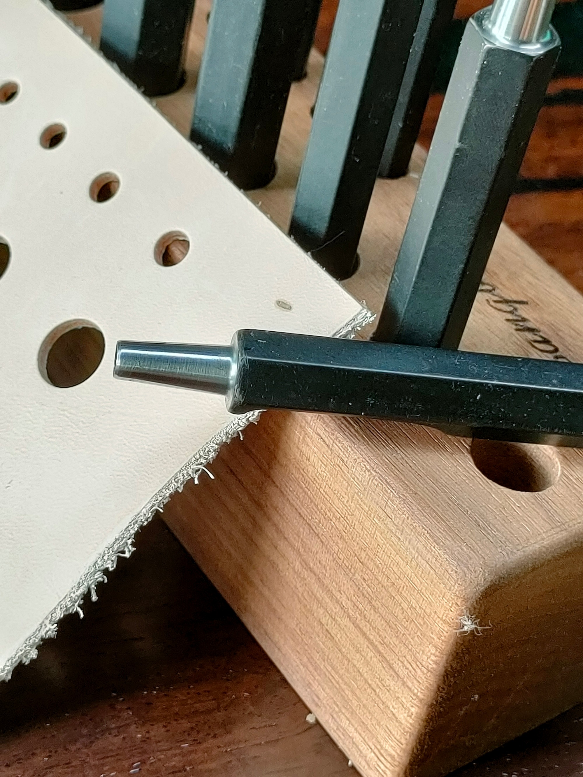 Hexagonal Handle Black Round Hole Punch Set