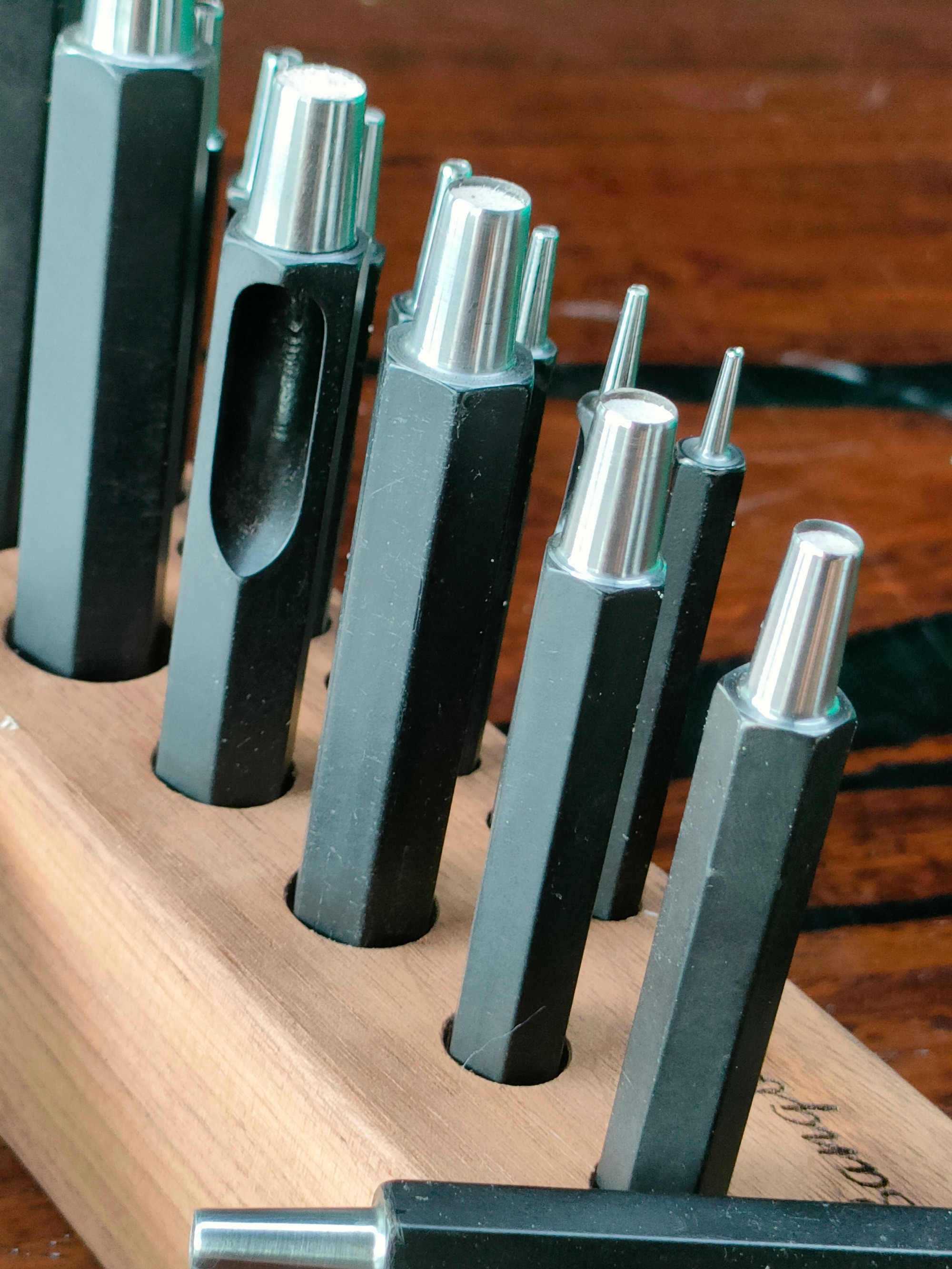 Hexagonal Handle Black Round Hole Punch Set