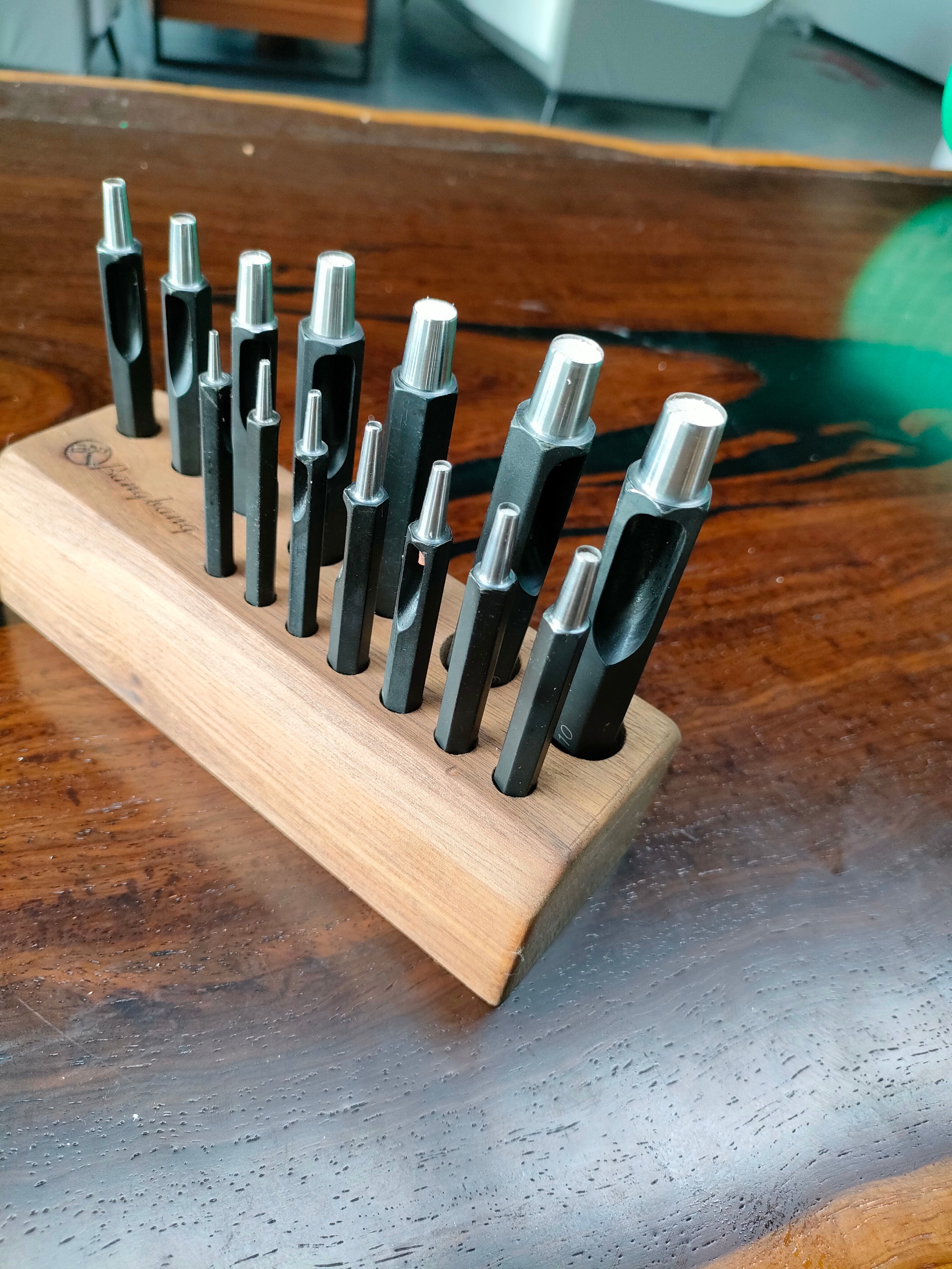 Hexagonal Handle Black Round Hole Punch Set