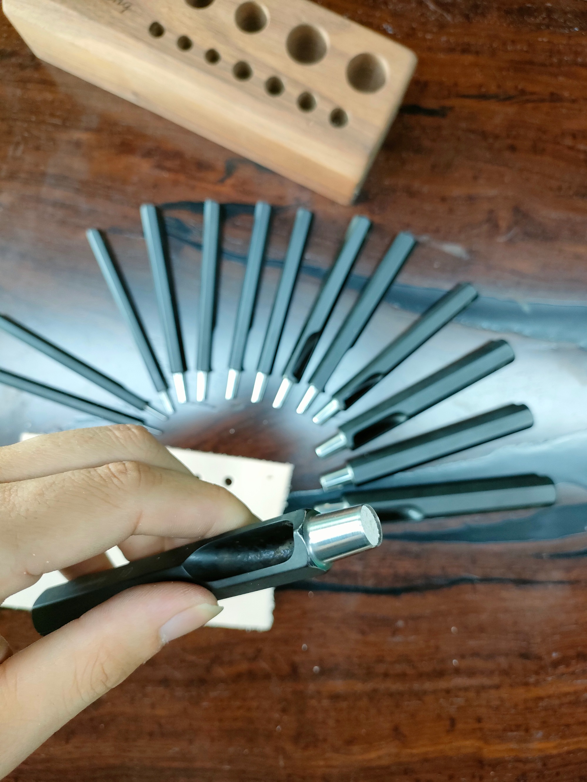 Hexagonal Handle Black Round Hole Punch Set