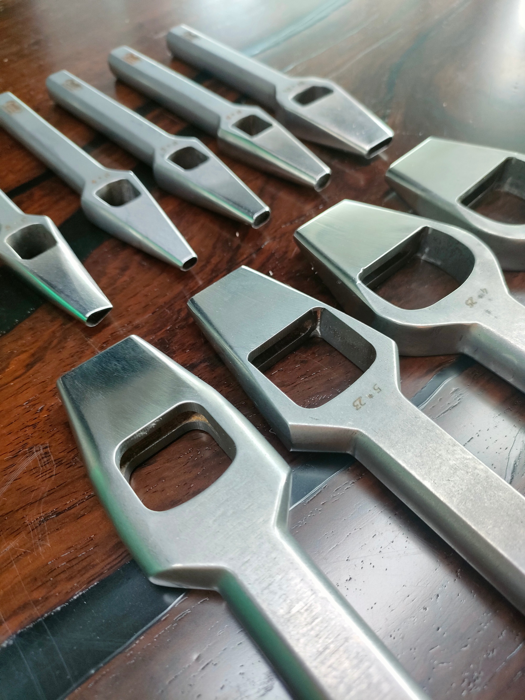 KL Custom Premium Belt and Strap Oblong Punch