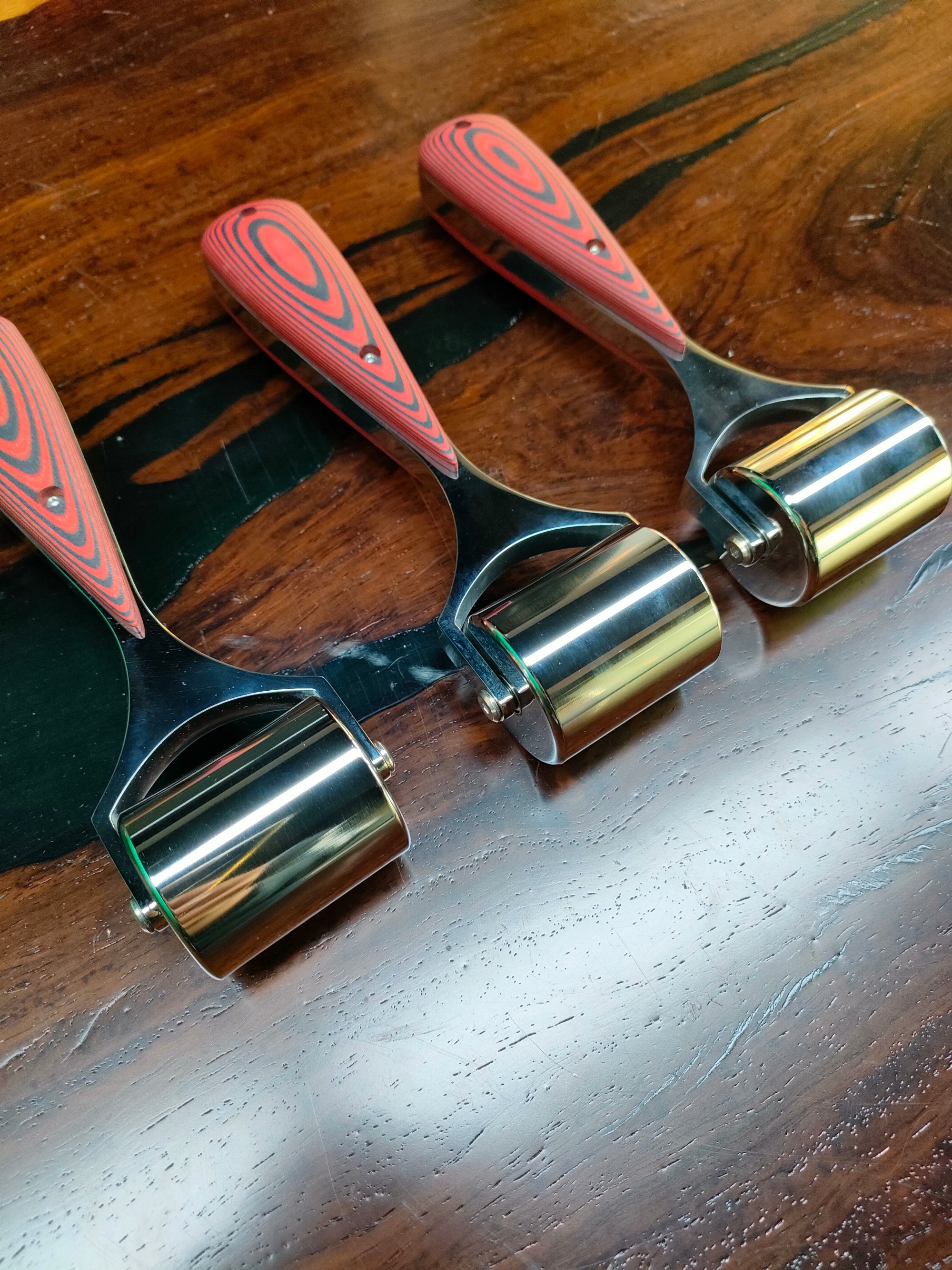 Stainless Steel Full-Tang G10 Handle Leather Roller