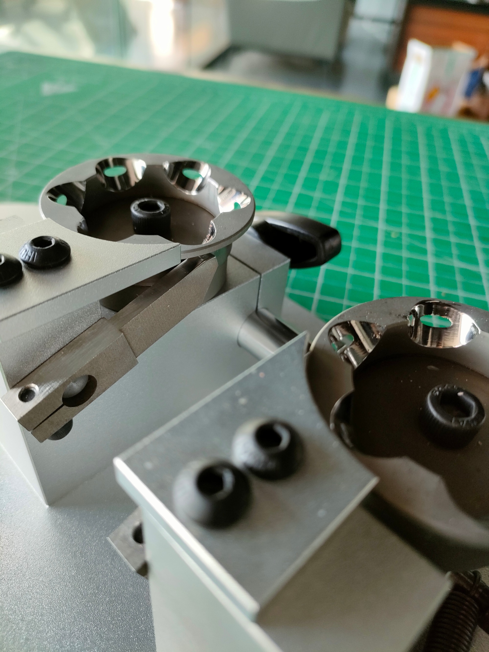 (Pre-Order) Leather Edge Strap Beveler Machine